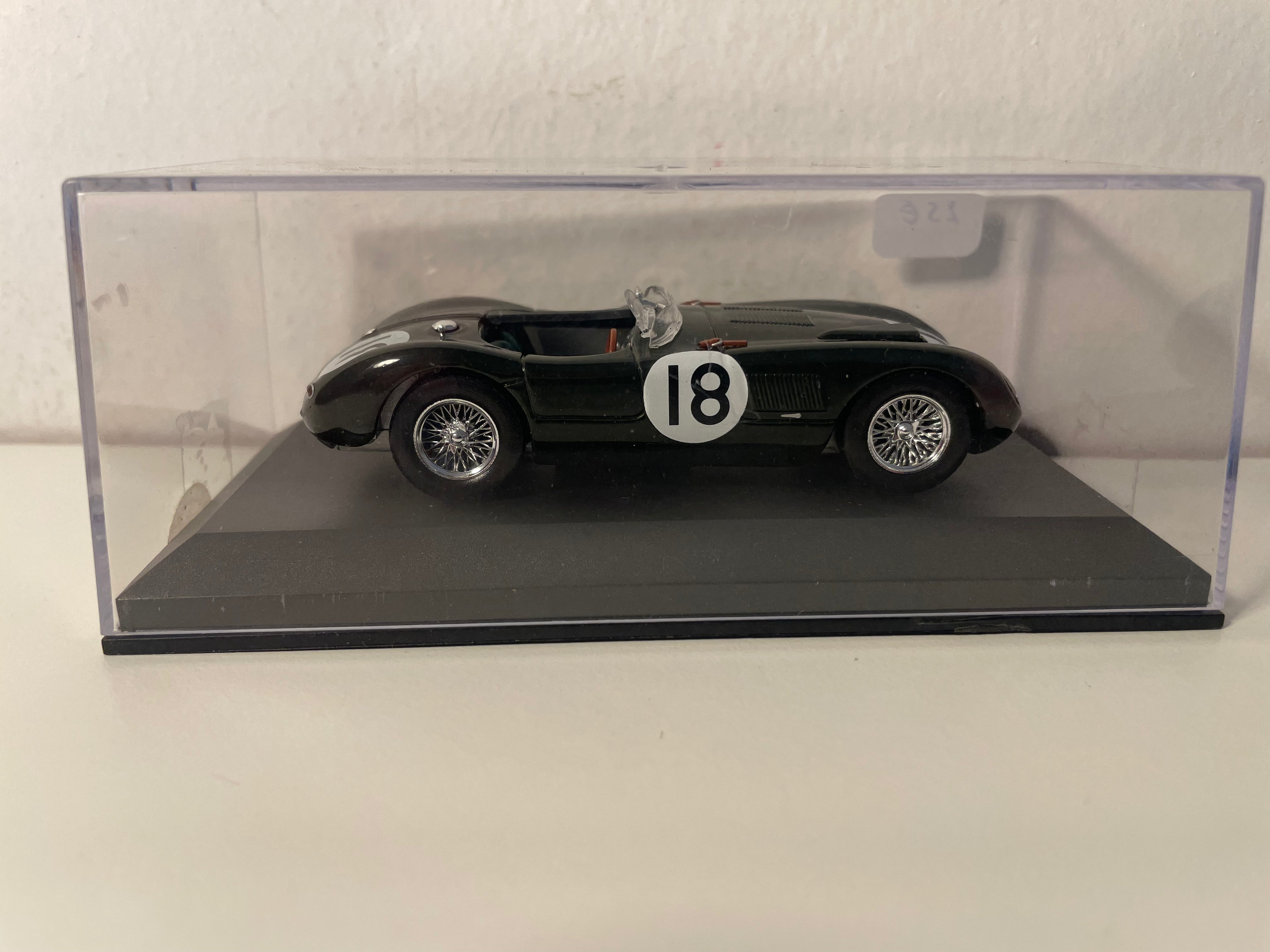 Jaguar XK120C verde scuro numero 18 (24 Ore di Le Mans 1953)