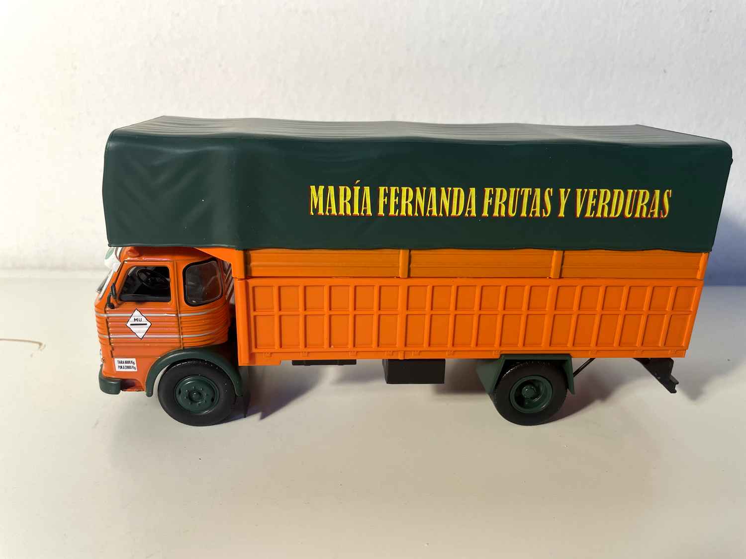 Camión PEGASO COMET naranja y lona verde del año 1963 (Maria Fernanda Frutas Y Verduras)