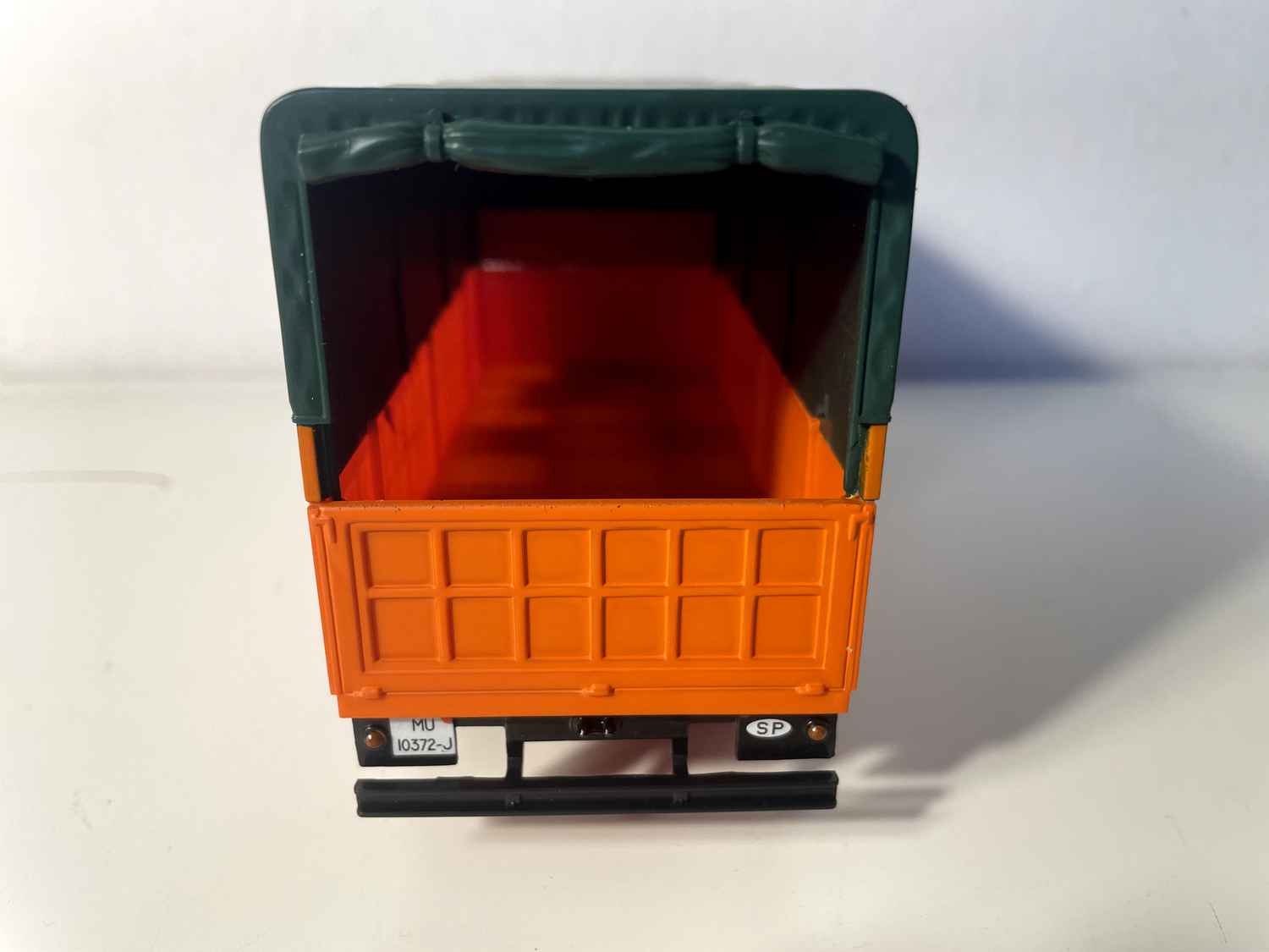 Camión PEGASO COMET naranja y lona verde del año 1963 (Maria Fernanda Frutas Y Verduras)