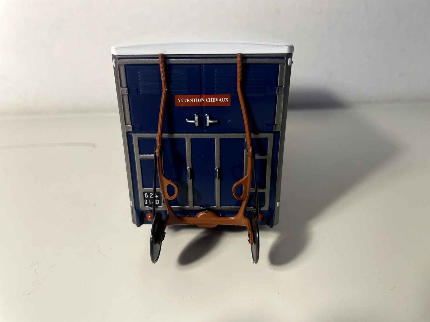 Camião de transporte de cavalos Berliet GLA/GLB (camião azul)