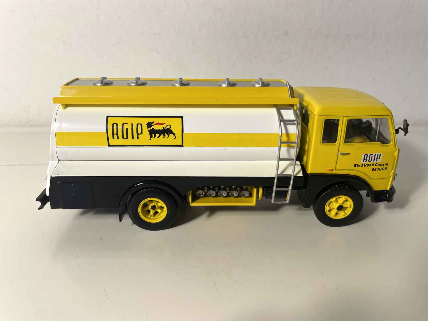 Fiat 643-690 "AGIP" Truck