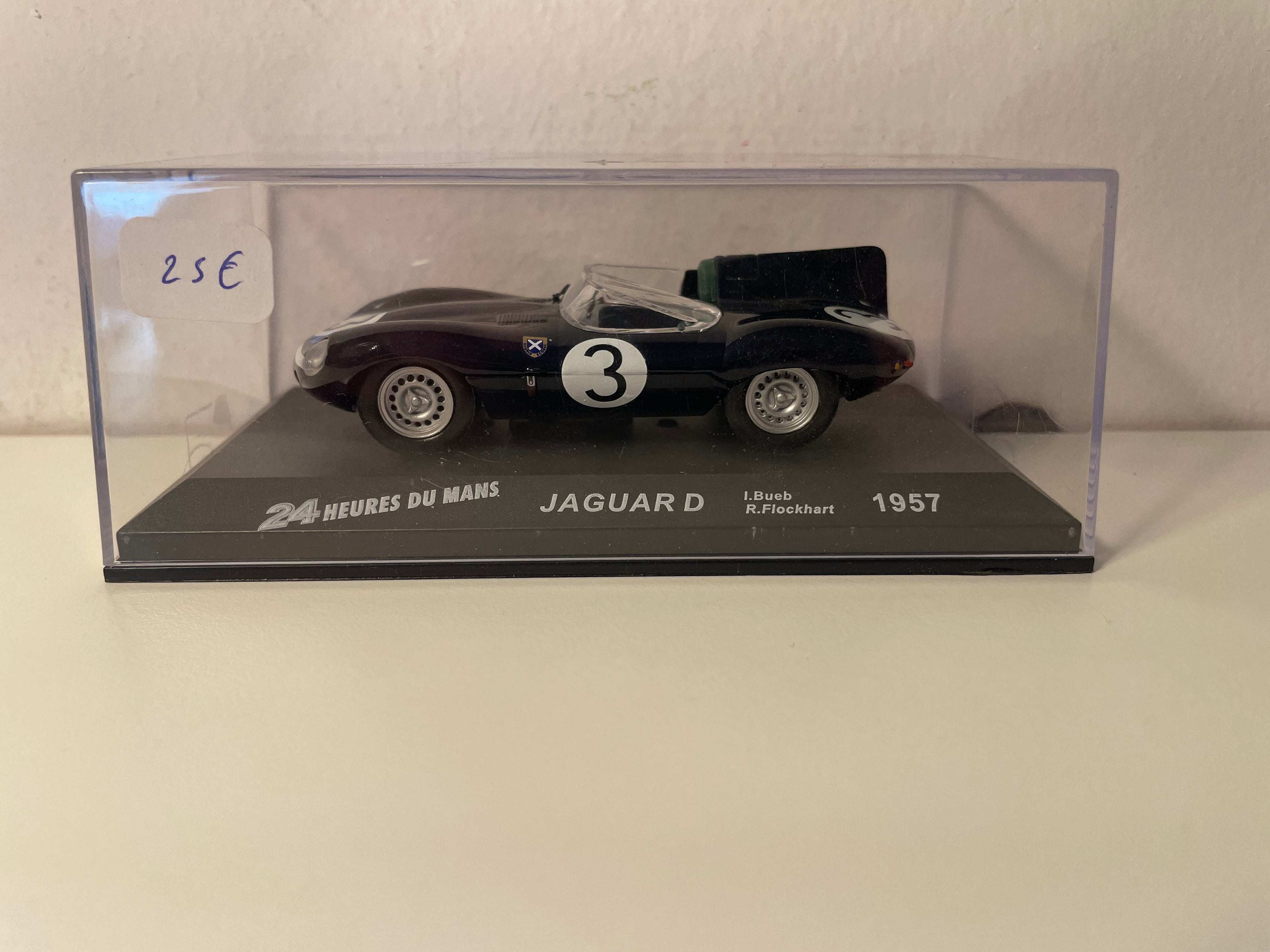 Jaguar D bleue très foncée numéro 3 - 24 heures du Mans de 1957