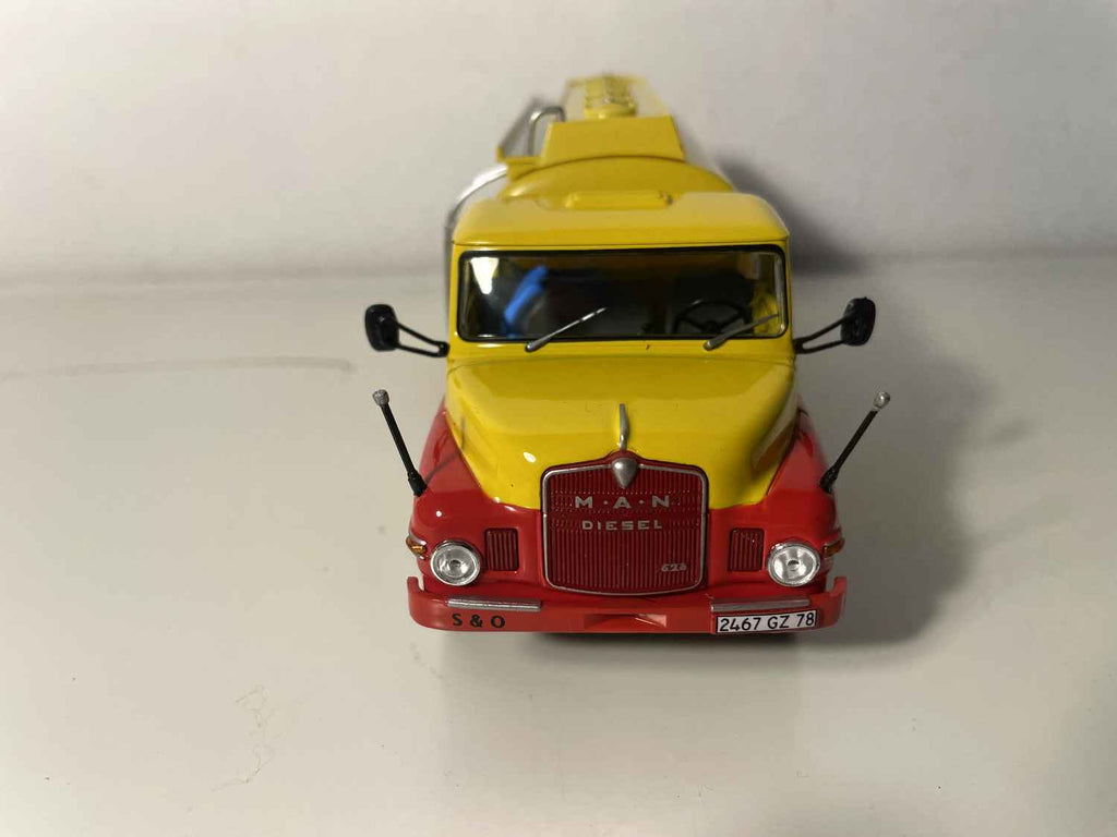 Ciężarówka MAN 626 HA z 1967 roku, żółta cysterna THERMO-CONFORT (Shell)
