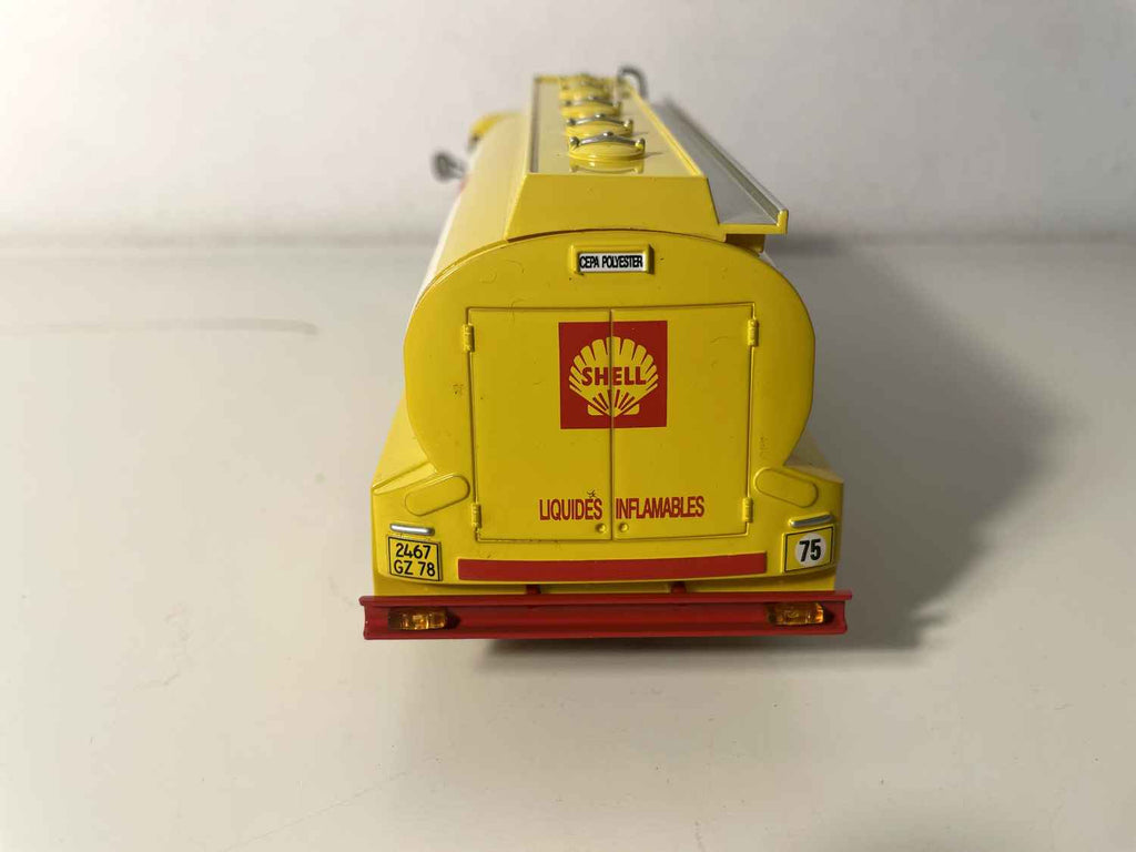 Ciężarówka MAN 626 HA z 1967 roku, żółta cysterna THERMO-CONFORT (Shell)