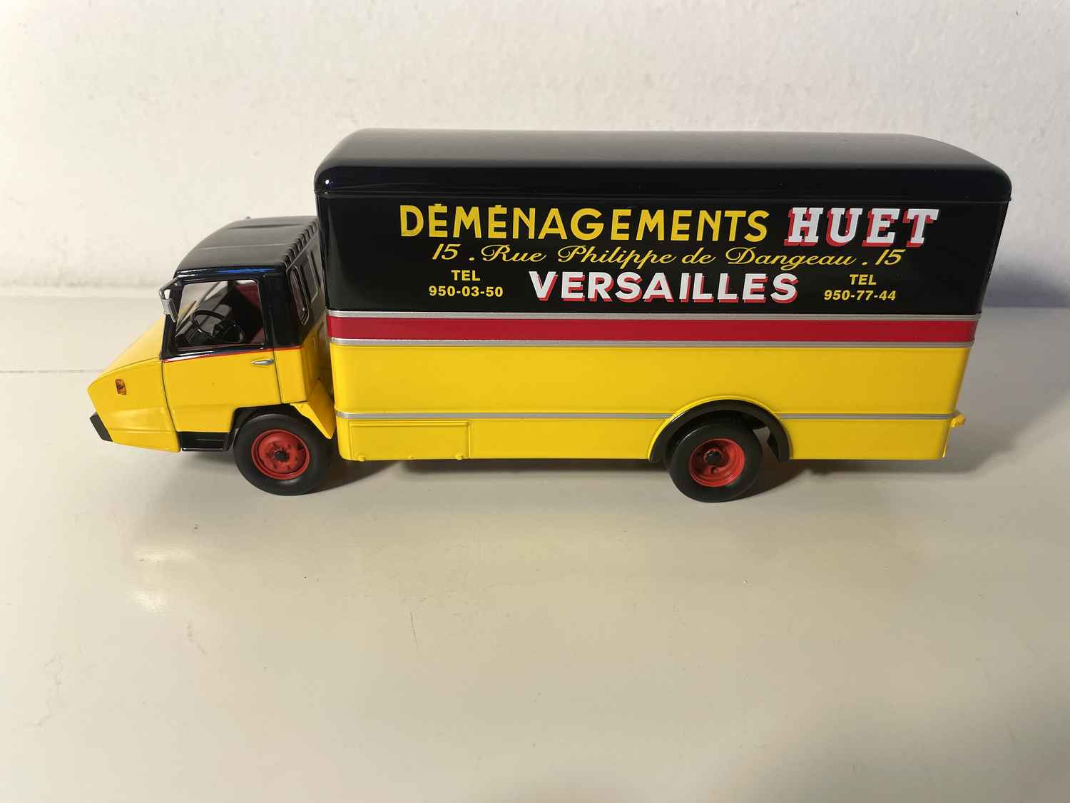 Camion Berliet Stradair fourgon déménagements HUET