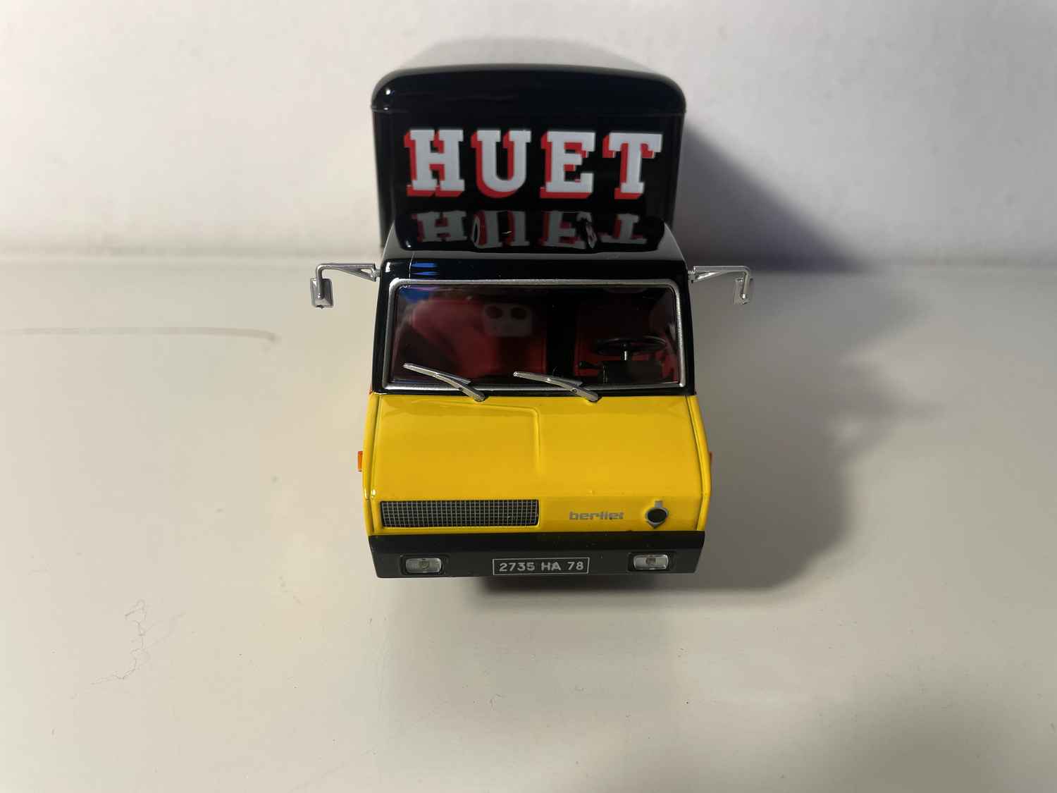 Camion Berliet Stradair fourgon déménagements HUET