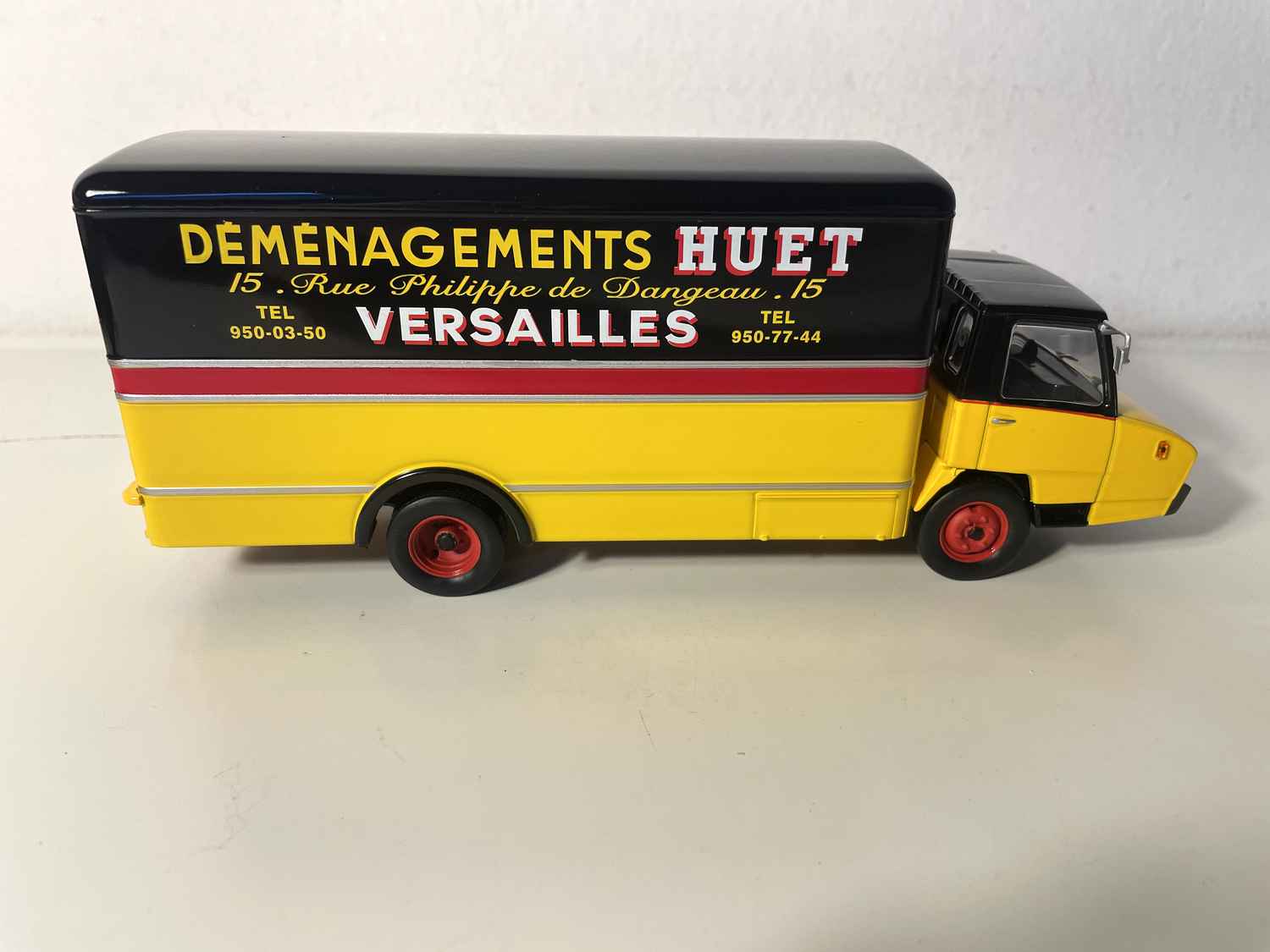 Camion Berliet Stradair fourgon déménagements HUET