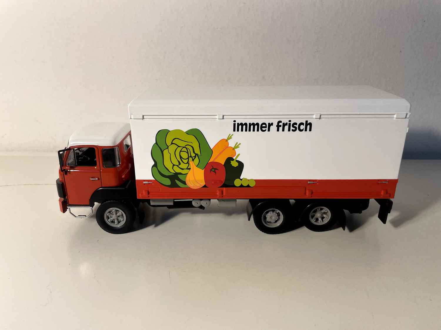 Camião frigorífico Saurer D 330 "COOP" (Immer Frisch)