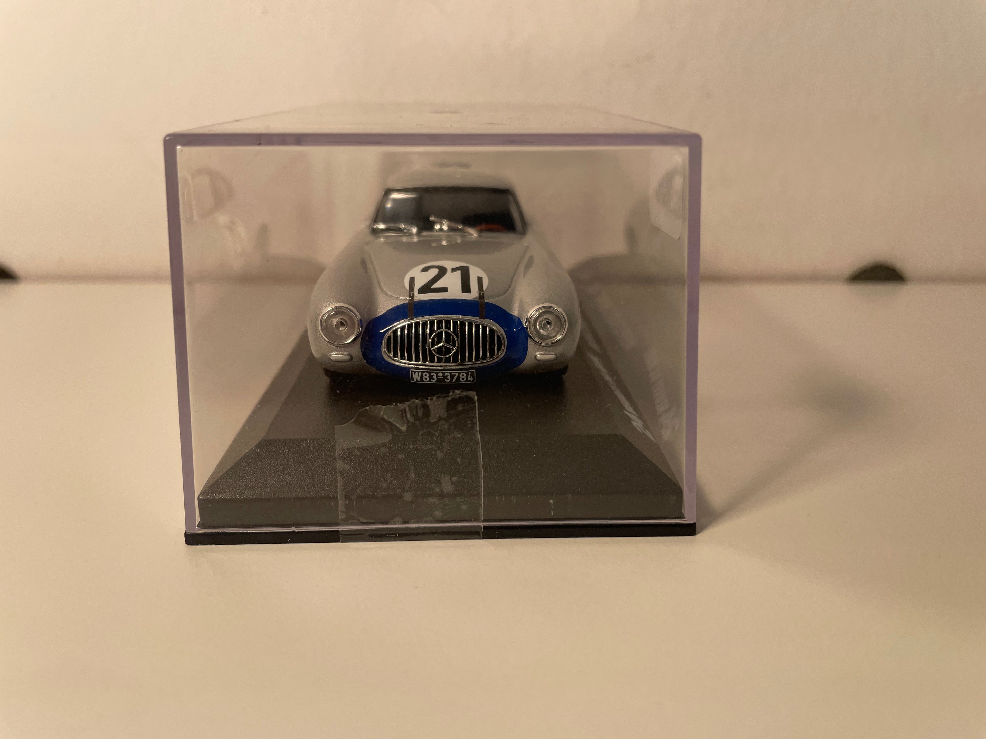 Mercedes 300SL cinzento número 21 (24 Horas de Le Mans de 1952)