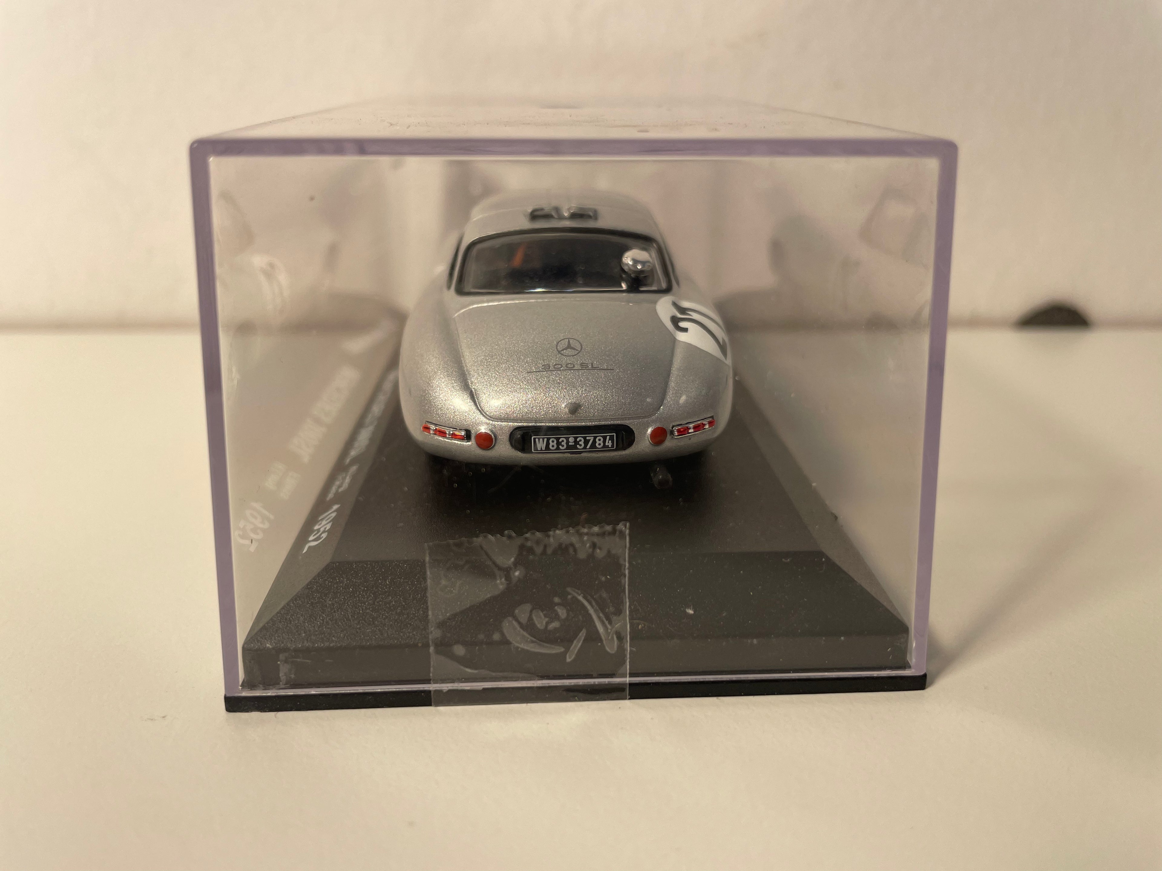 Mercedes 300SL cinzento número 21 (24 Horas de Le Mans de 1952)