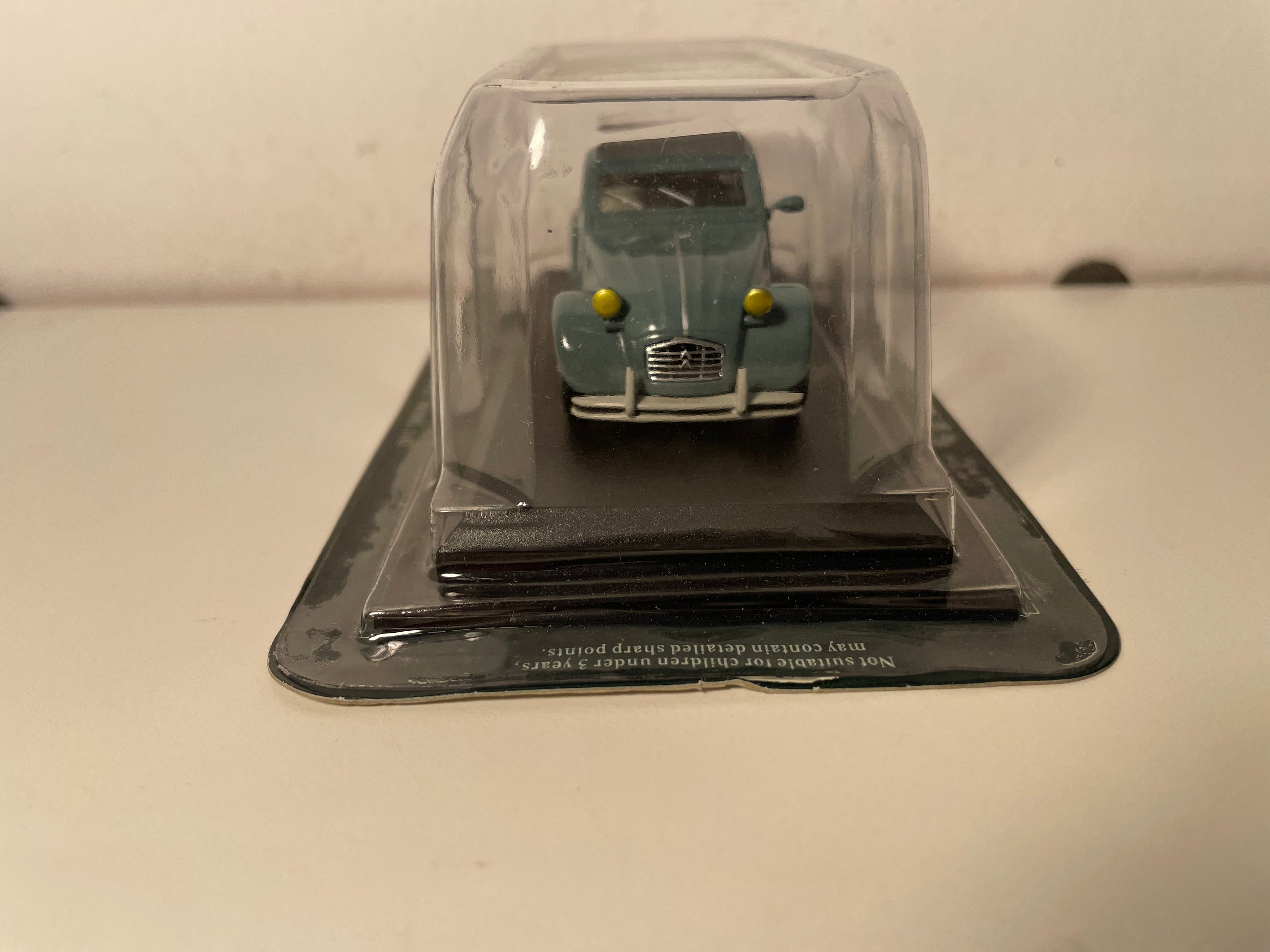 Citroën 2 cv verte foncée ? et capote grise foncée - Del Prado