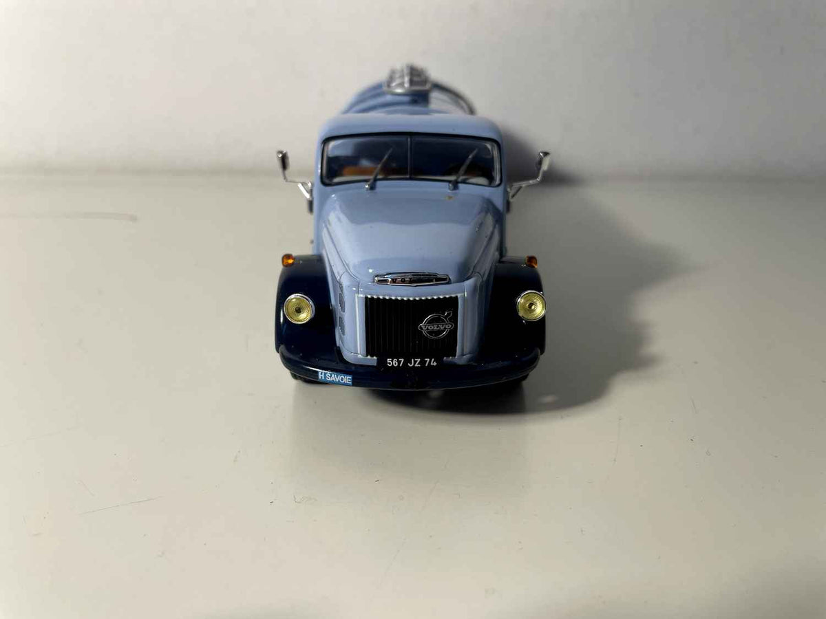 Camion Volvo N88 del 1967 - Autocisterna per il latte Mont-Blanc