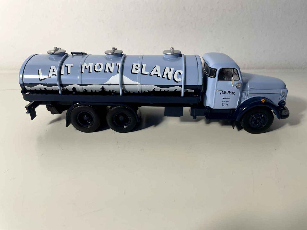 Camion Volvo N88 del 1967 - Autocisterna per il latte Mont-Blanc