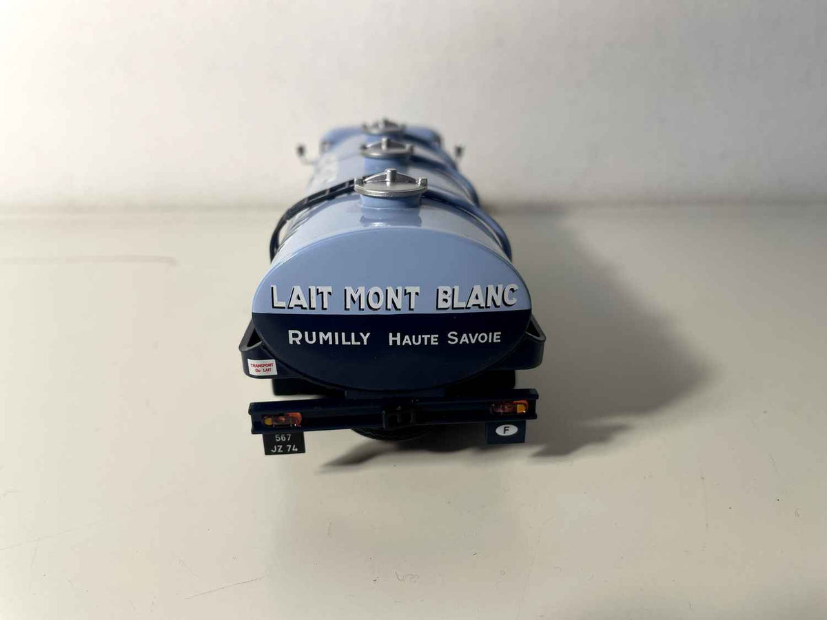 Camion Volvo N88 del 1967 - Autocisterna per il latte Mont-Blanc