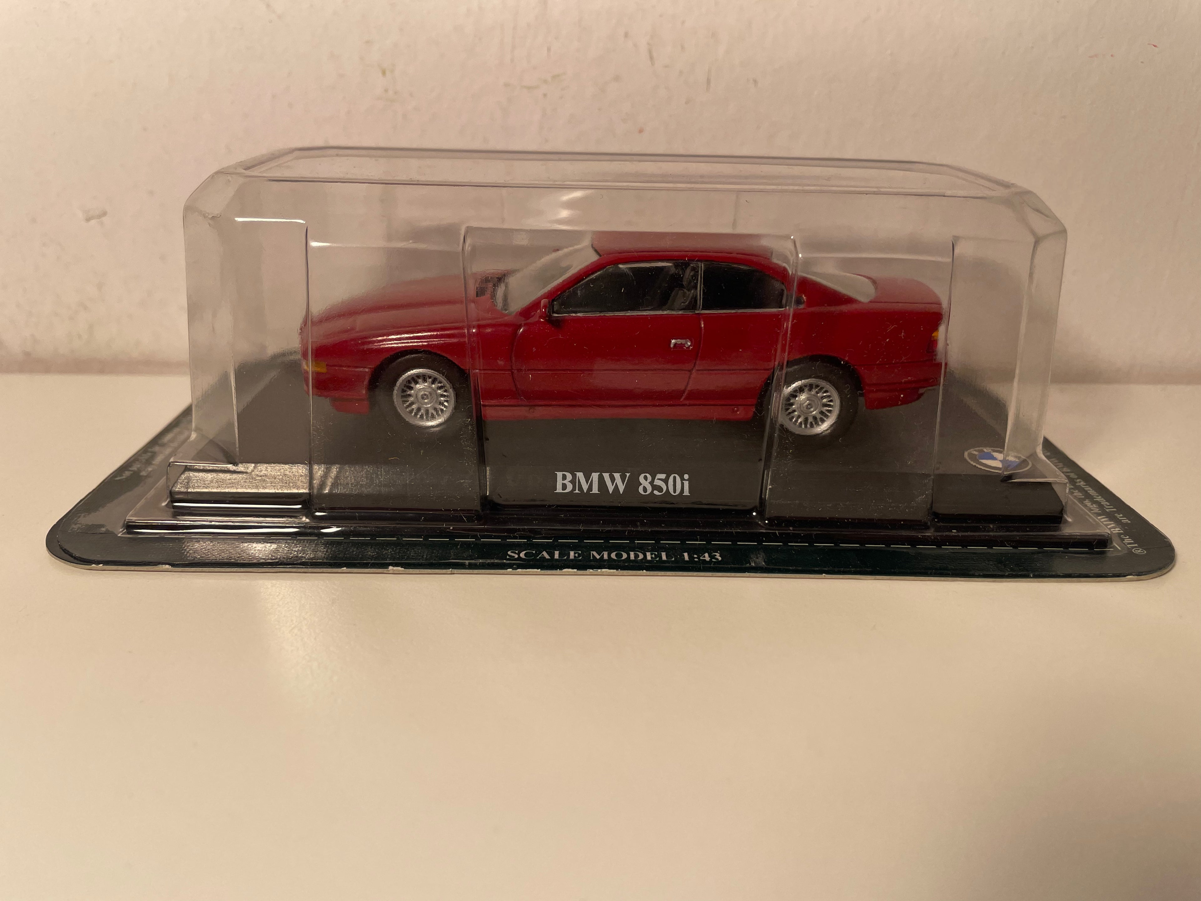 BMW 850i rouge foncée/bordeaux - Del Prado