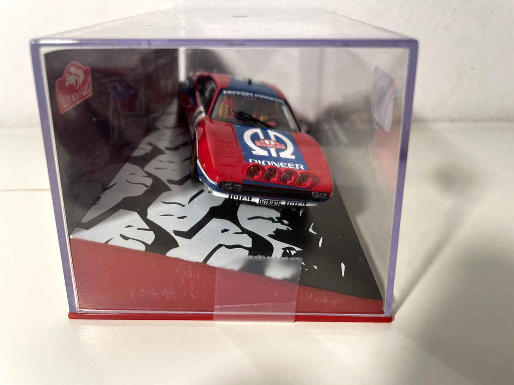 Czerwono-niebieskie Ferrari 308GTB numer 3 – Rajd Monte Carlo 1982