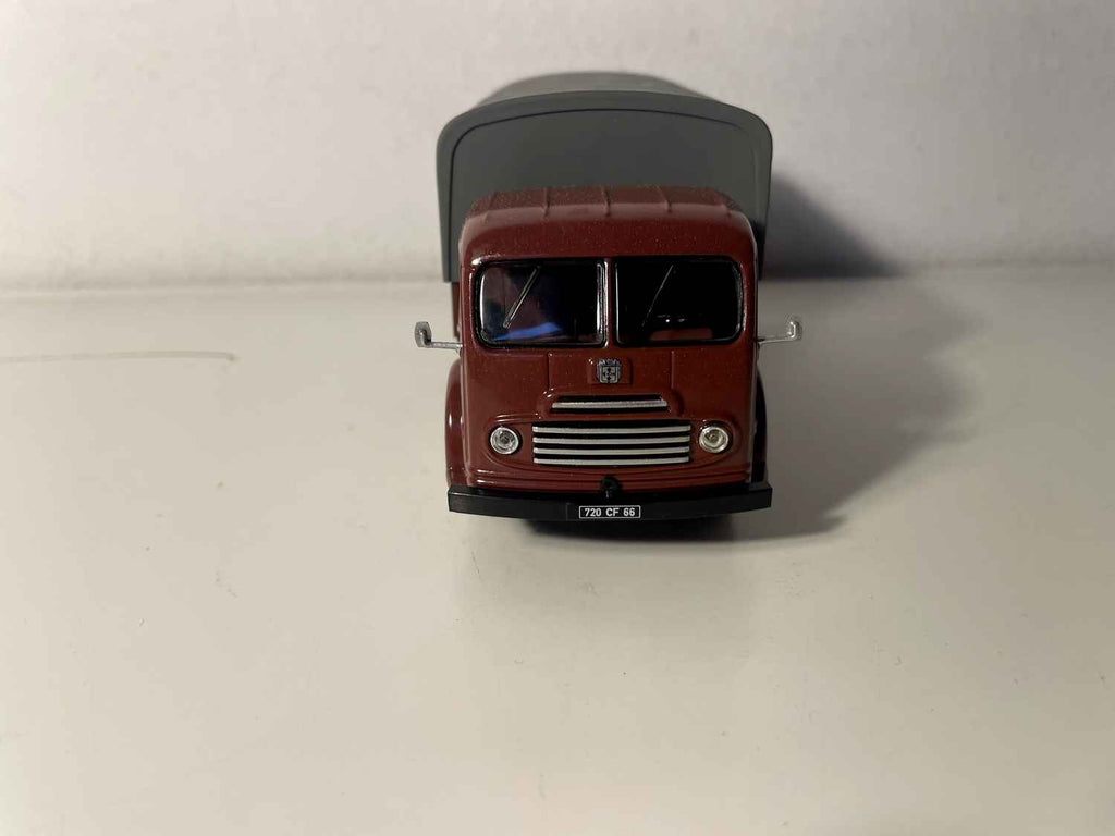 Bruine Simca Cargo vrachtwagen met zeildoek (Frankrijk 1955)