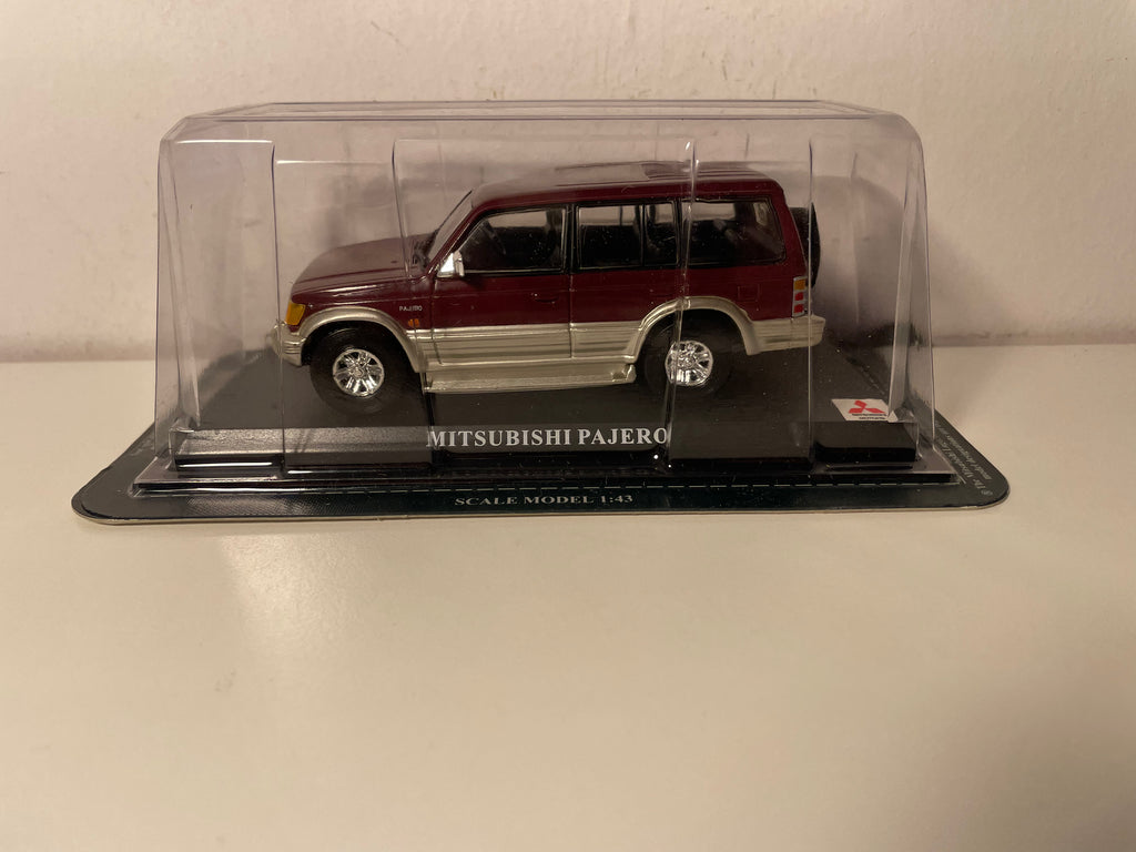 Mitsubishi Pajero bordeaux et gris - Del Prado