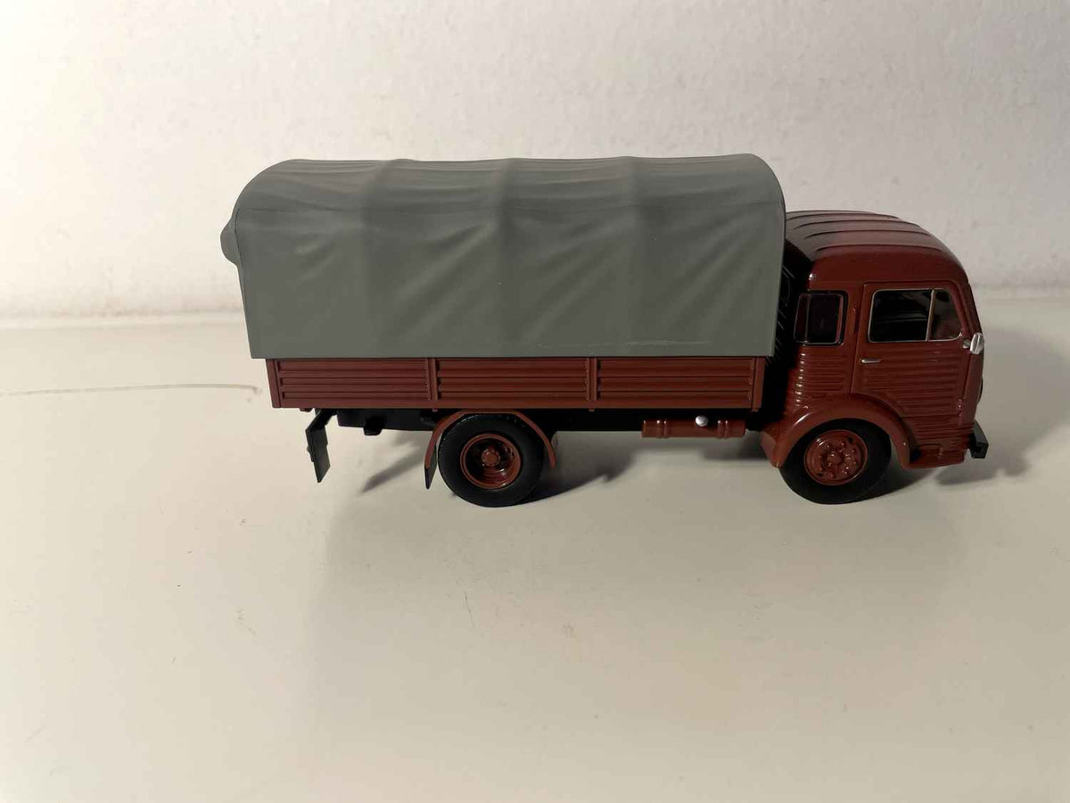 Braunen Camion Simca Cargo mat Plane (Frankräich 1955)