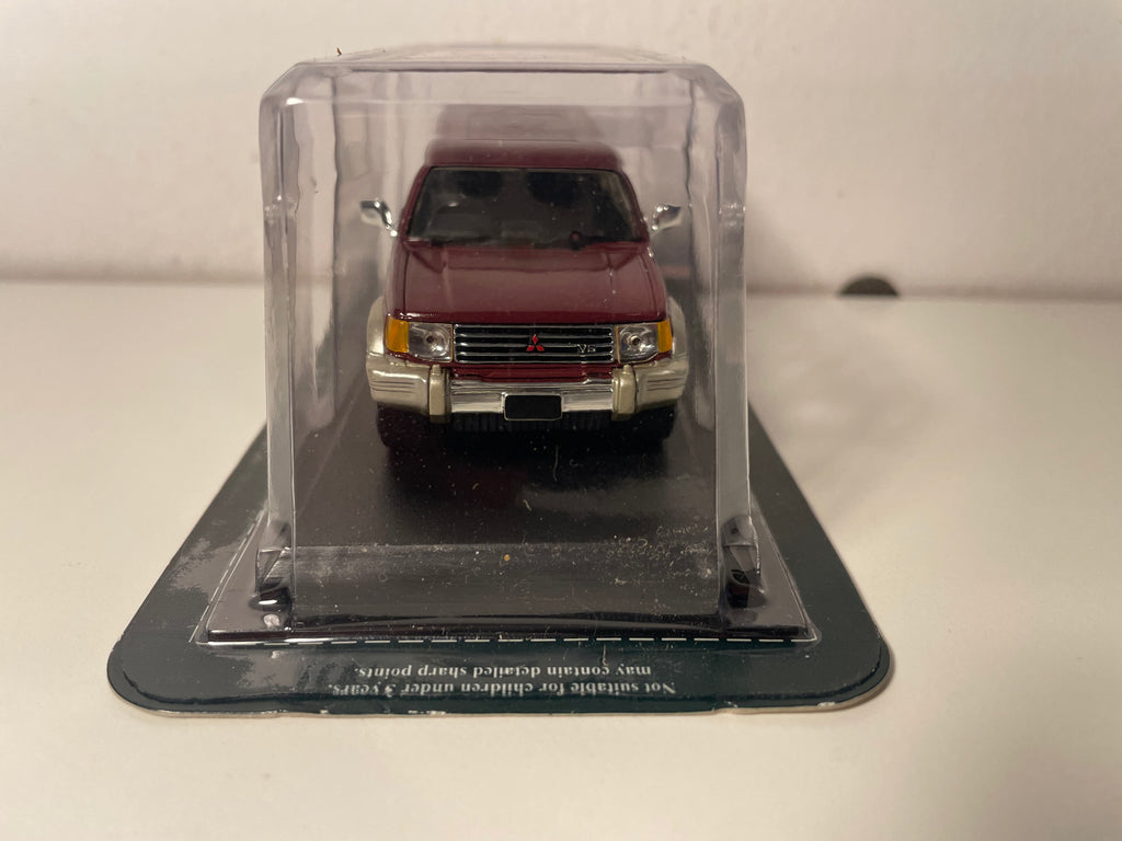 Mitsubishi Pajero bordeaux et gris - Del Prado