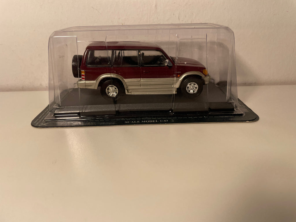 Mitsubishi Pajero bordeaux et gris - Del Prado