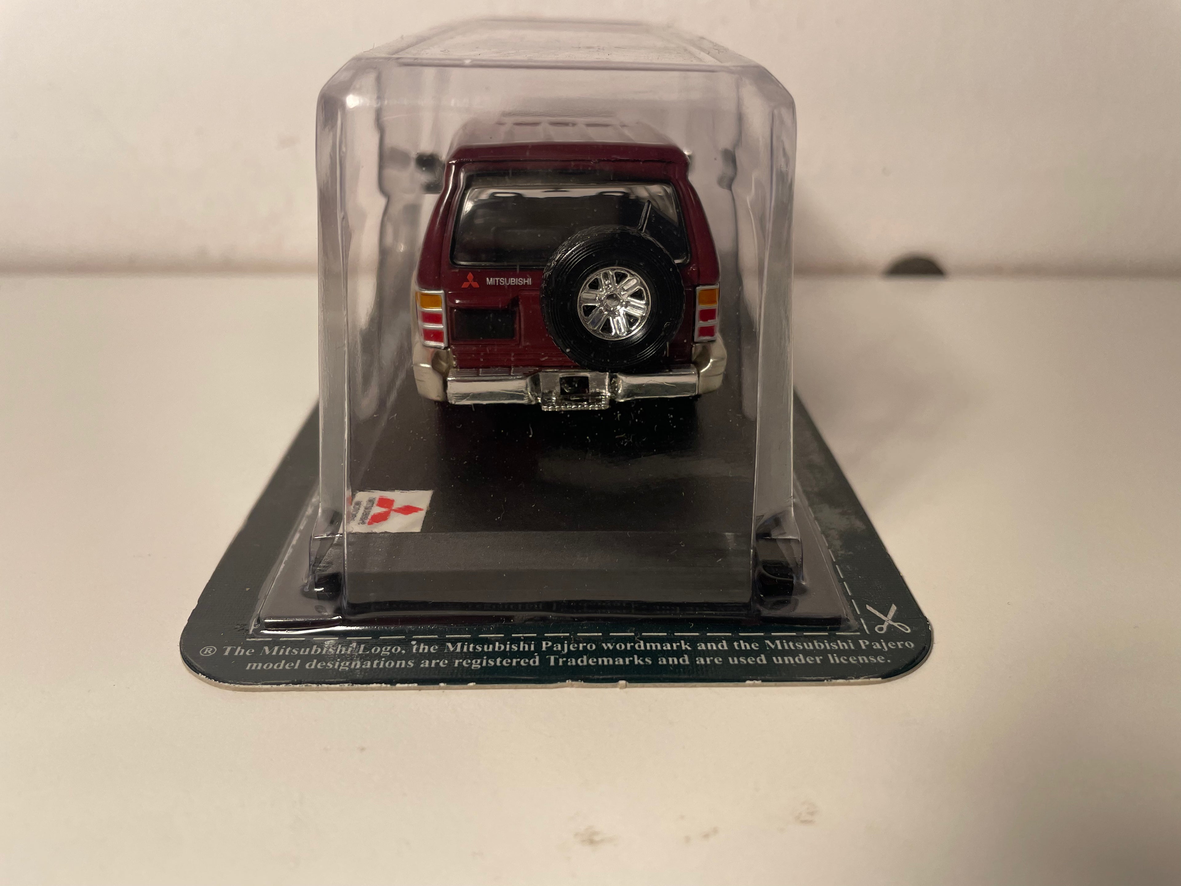 Mitsubishi Pajero bordeaux et gris - Del Prado