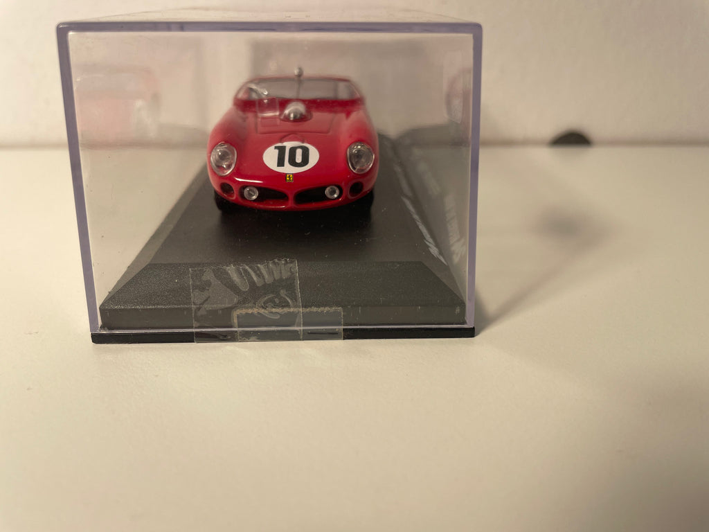 Ferrari TR61 czerwone numer 10 - 24 godziny Le Mans 1961