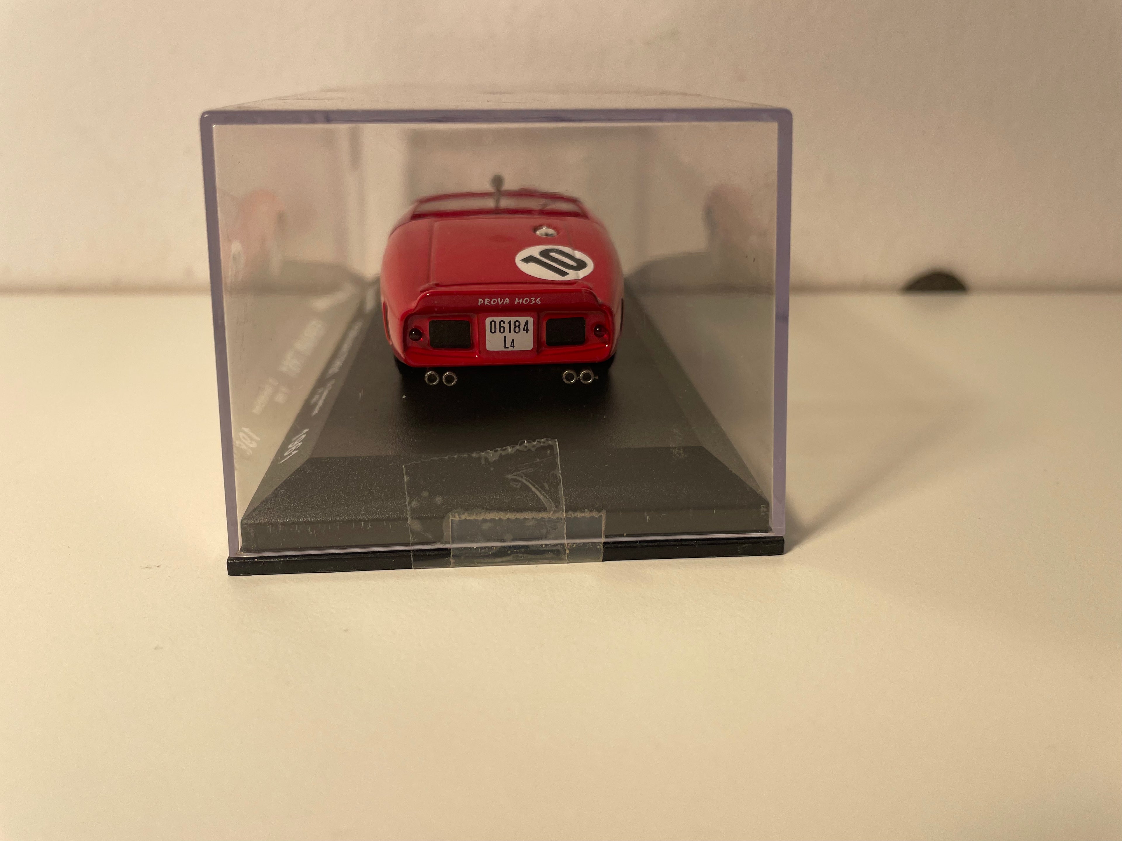 Ferrari TR61 czerwone numer 10 - 24 godziny Le Mans 1961