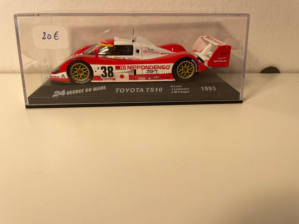 Rout-wäiss Toyota TS10 Nummer 38 (24 Stonne vu Le Mans 1993)