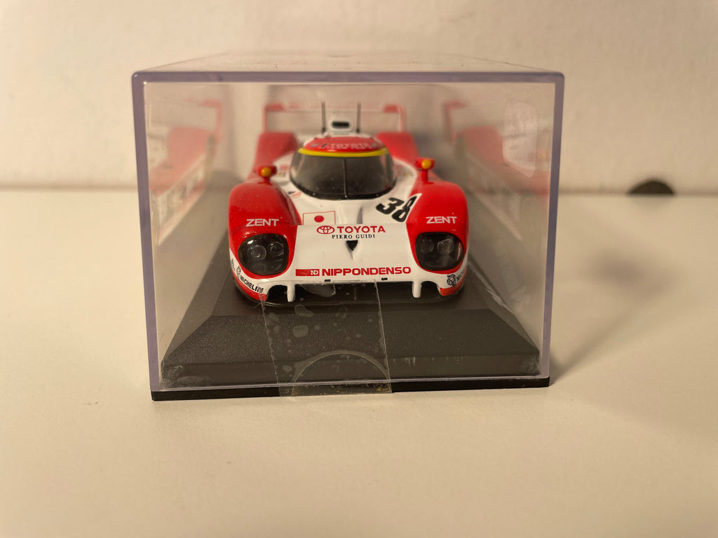 Rout-wäiss Toyota TS10 Nummer 38 (24 Stonne vu Le Mans 1993)