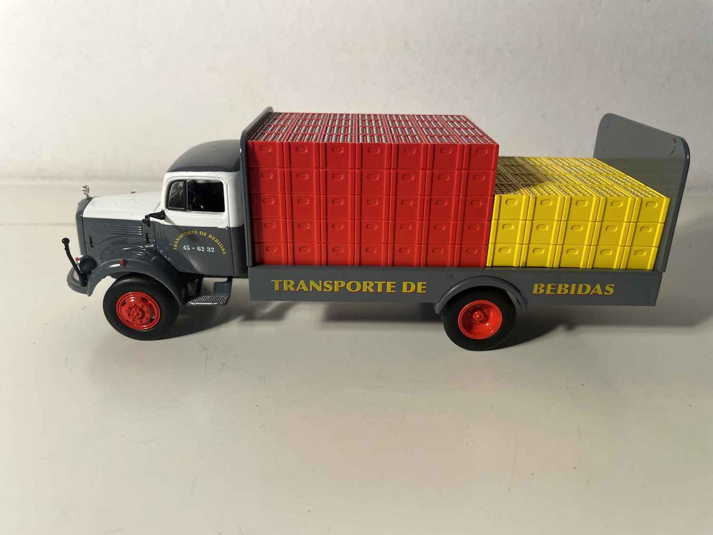 Mercedes-Benz L312 Truck - Brauer-Pritsche mit gelben und roten Kisten (Getränketransport)