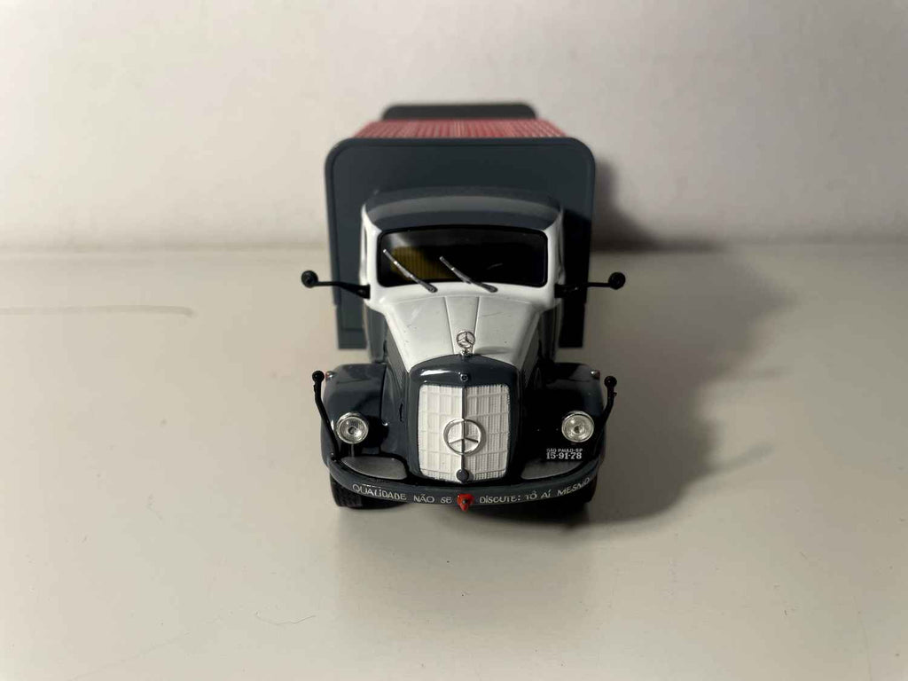 Mercedes-Benz L312 Truck - Brauer-Pritsche mit gelben und roten Kisten (Getränketransport)