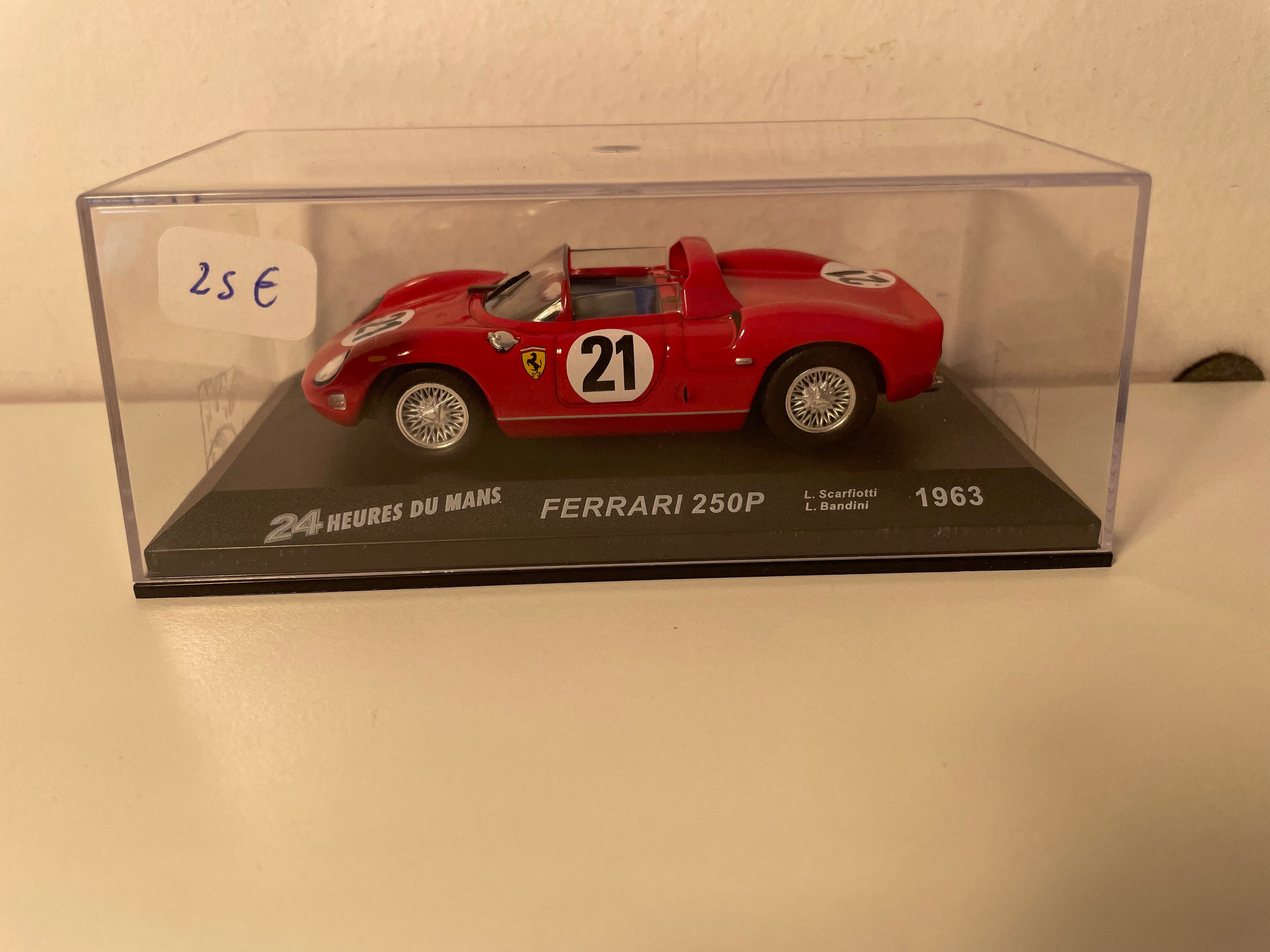 Ferrari 250P rojo número 21 - 24 horas de Le Mans de 1963