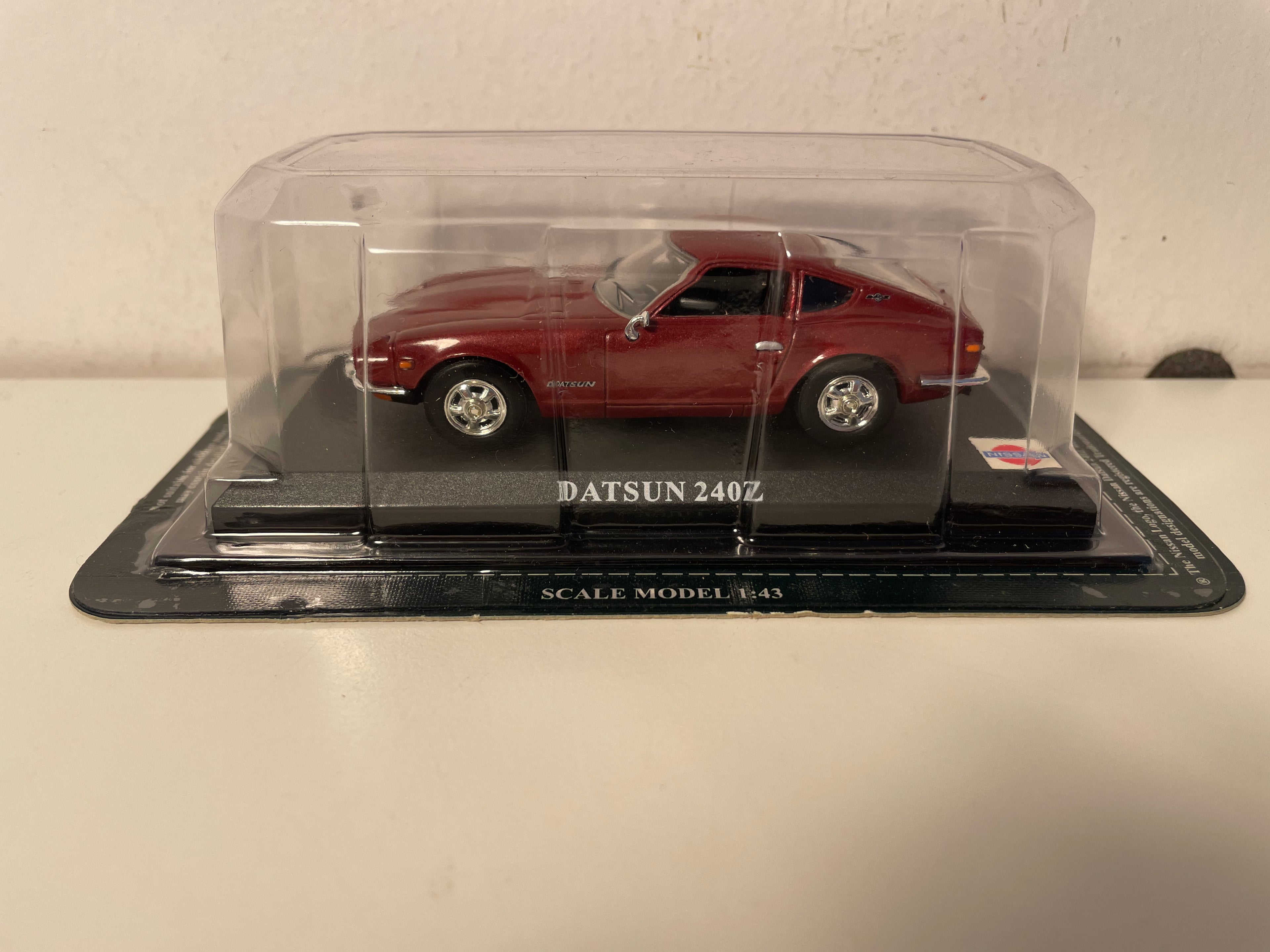 Datsun 240Z bordeaux - Del Prado