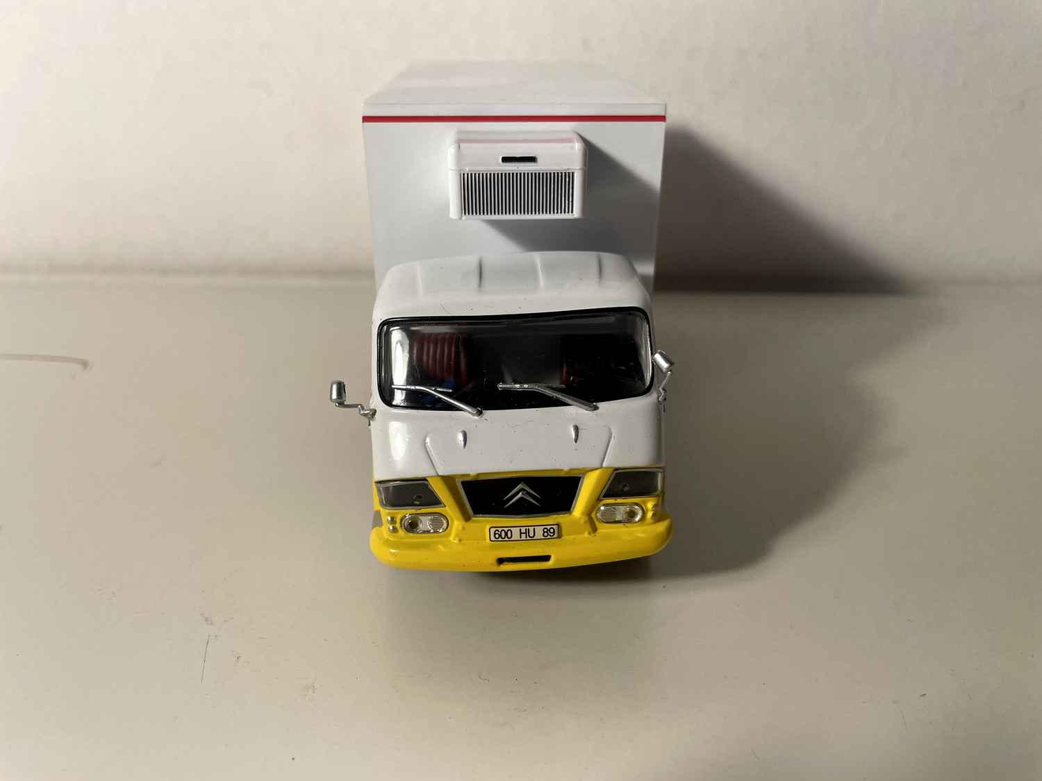 Caminhão frigorífico Citroën Belphégor branco, preto e amarelo 'Carnes em grosso' - Porco Icaunais