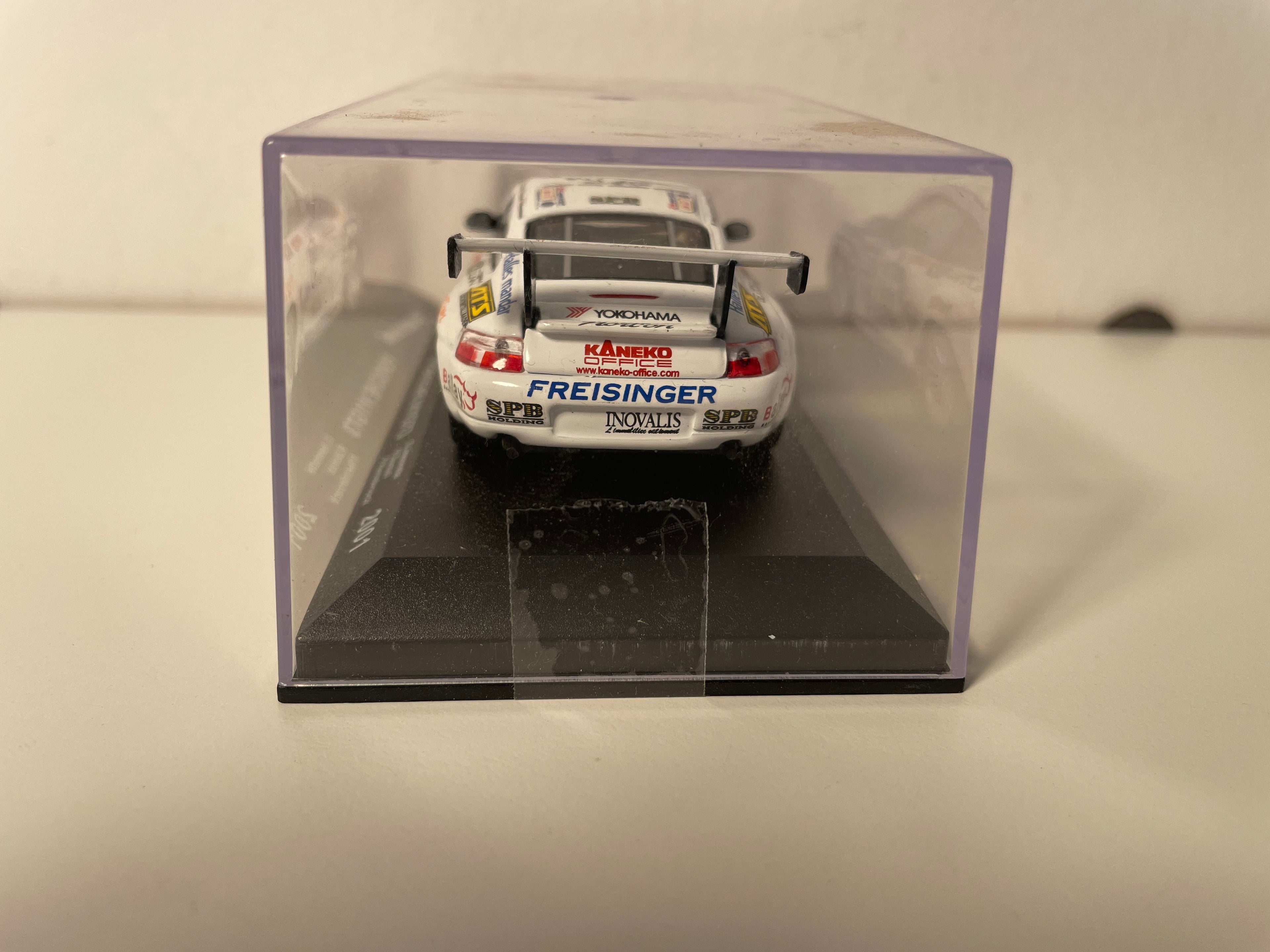 Porsche 911GT3 blanche numéro 77 - 24 heures du Mans de 2001