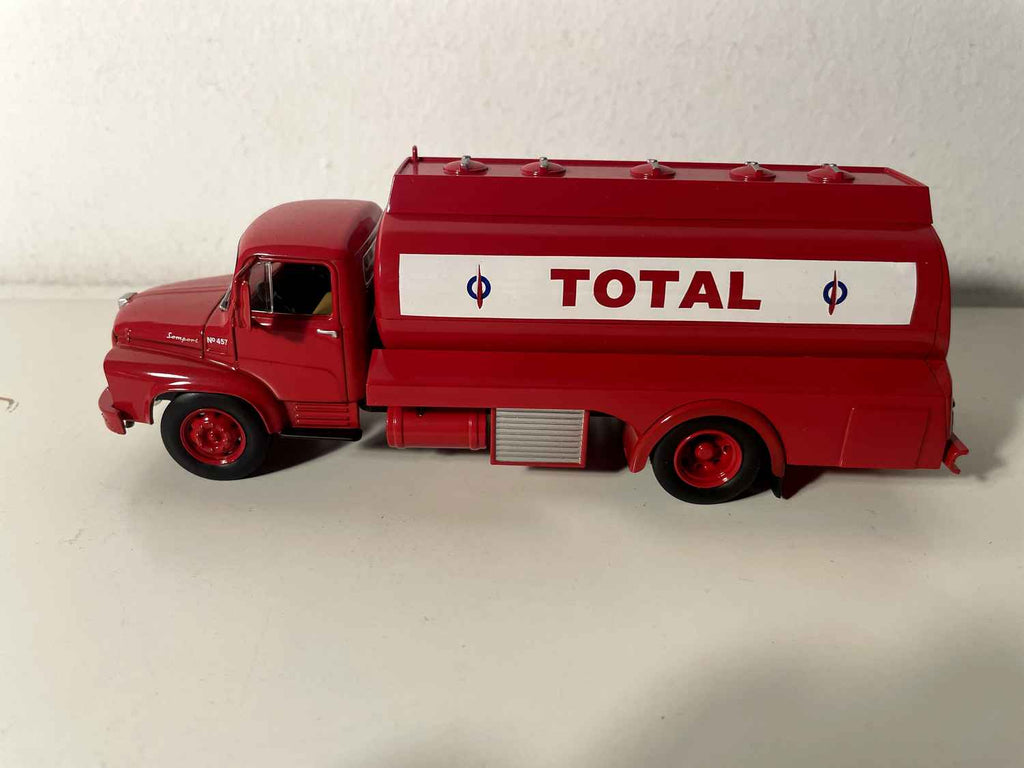 Camion UNIC MZ-36 Saverne - camion cisterna TOTAL rosso