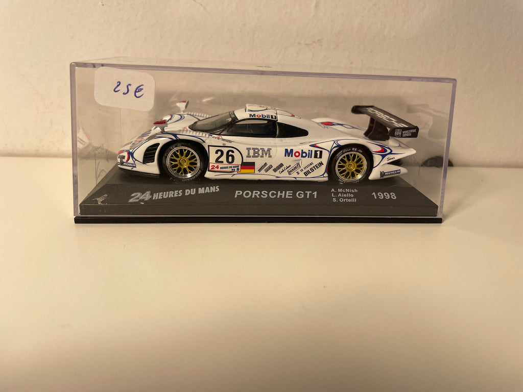 Porsche GT1 wäiss Nummer 26 - 24 Stonnen vu Le Mans
