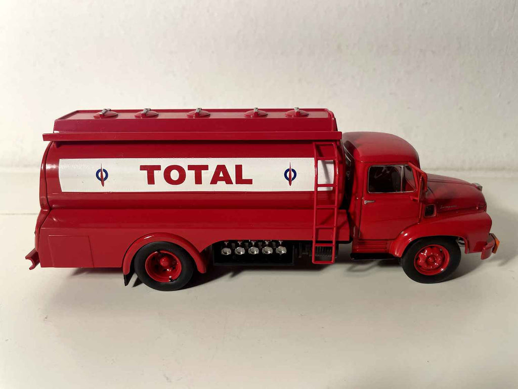 Camion UNIC MZ-36 Saverne - camion cisterna TOTAL rosso
