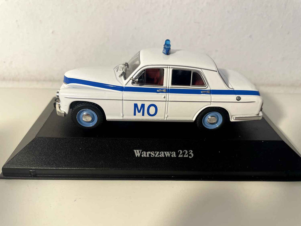 Polski samochód POLICYJNY Warszawa 223