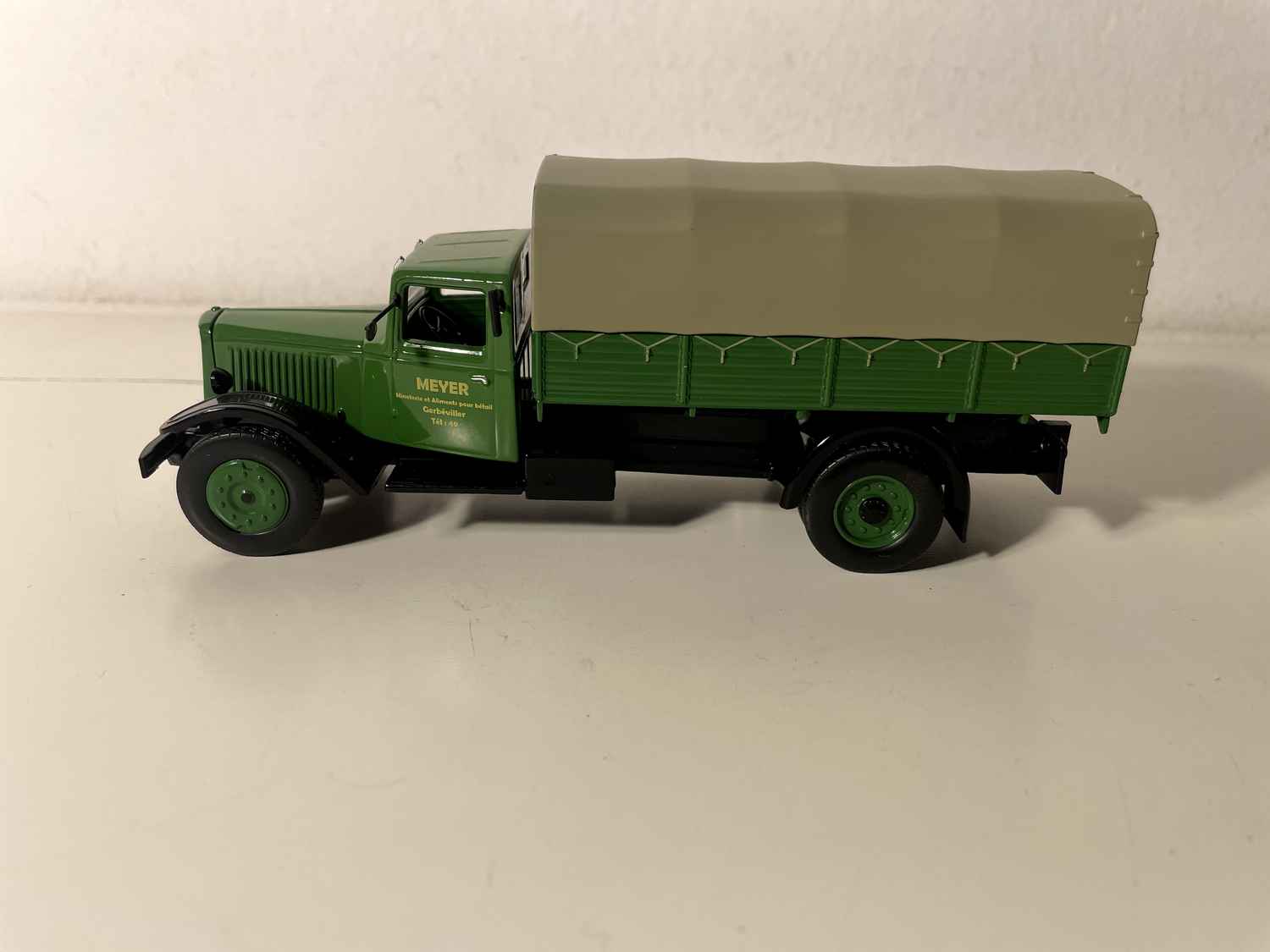 Camioneta coberta Citroën P45 (caminhão verde e lona verde) França 1946