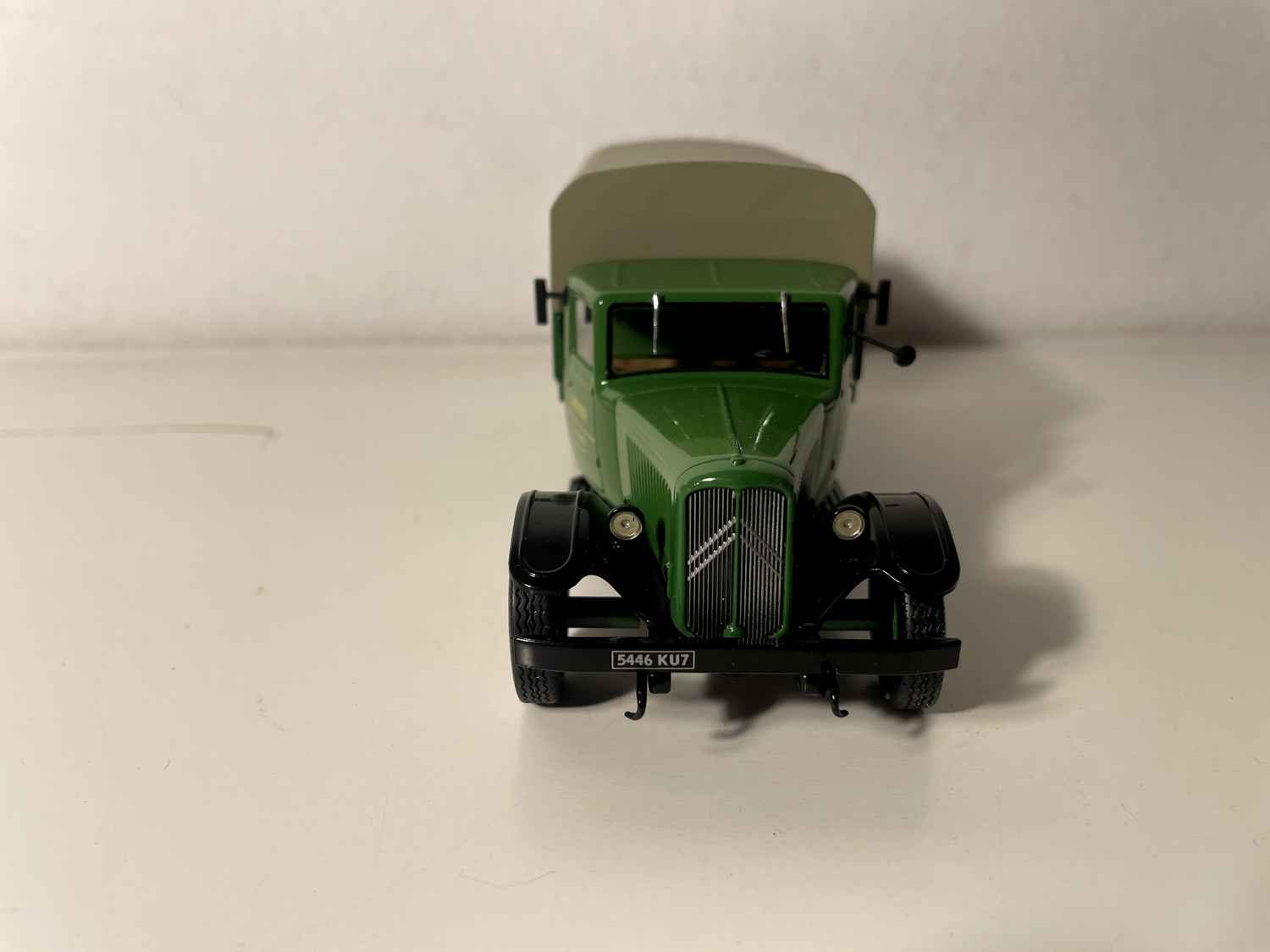 Camioneta coberta Citroën P45 (caminhão verde e lona verde) França 1946