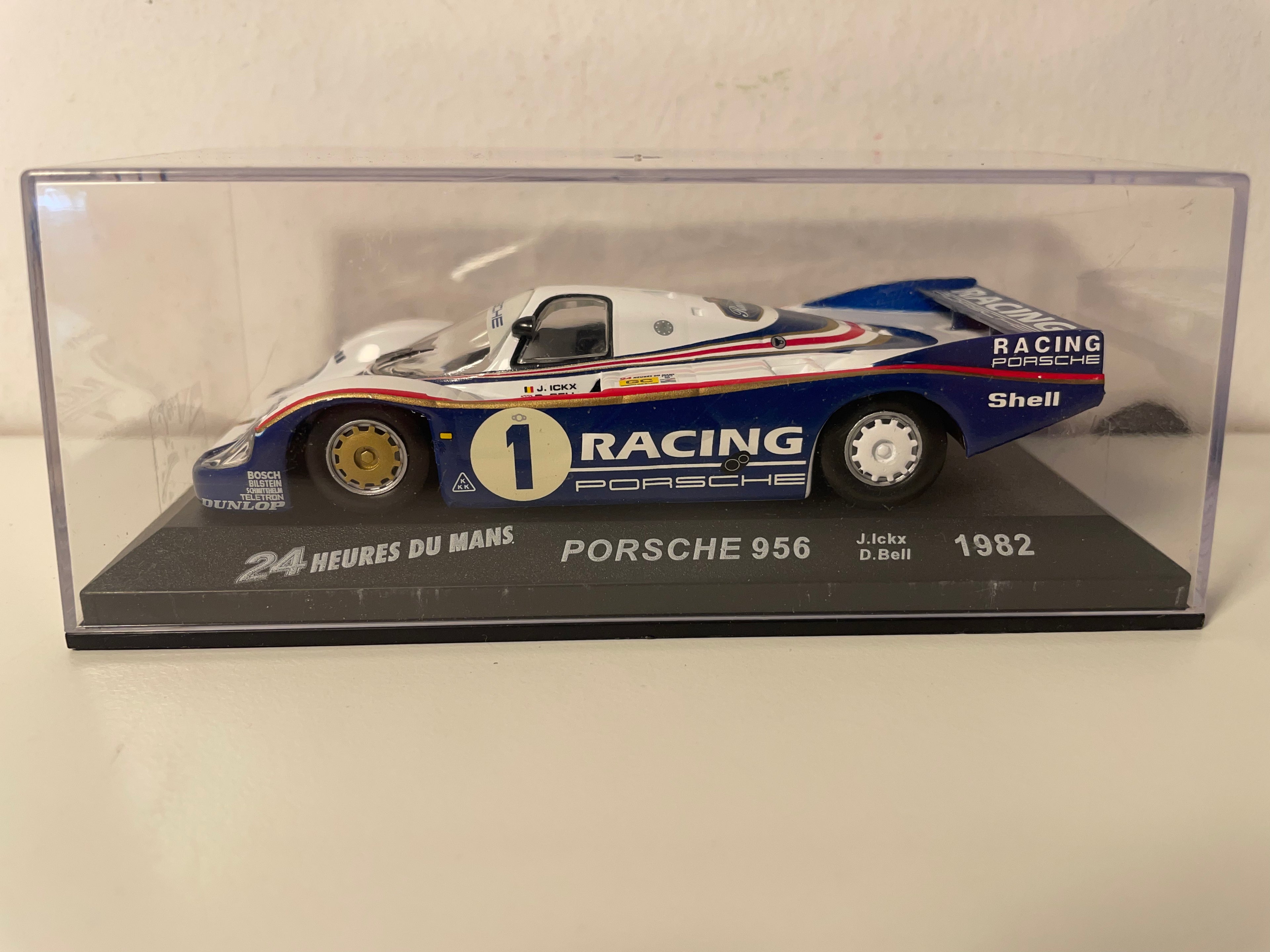 Niebiesko-białe Porsche 956 numer 1 (24-godzinny wyścig Le Mans z 1982 r.)