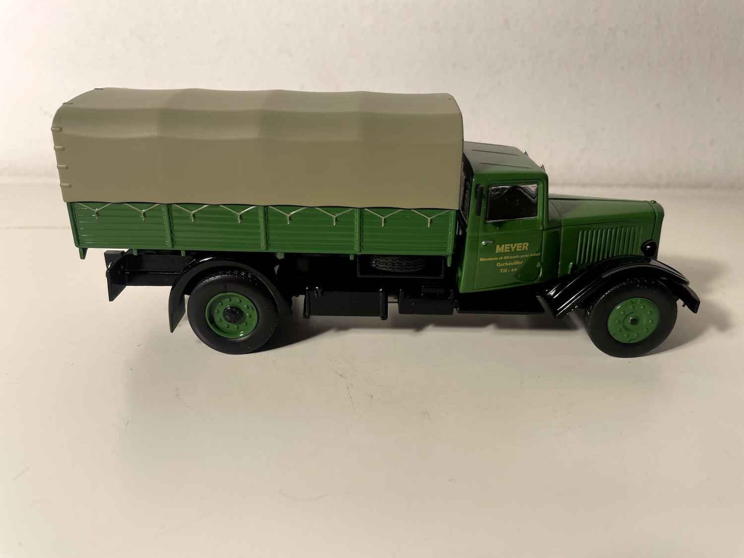 Camioneta coberta Citroën P45 (caminhão verde e lona verde) França 1946