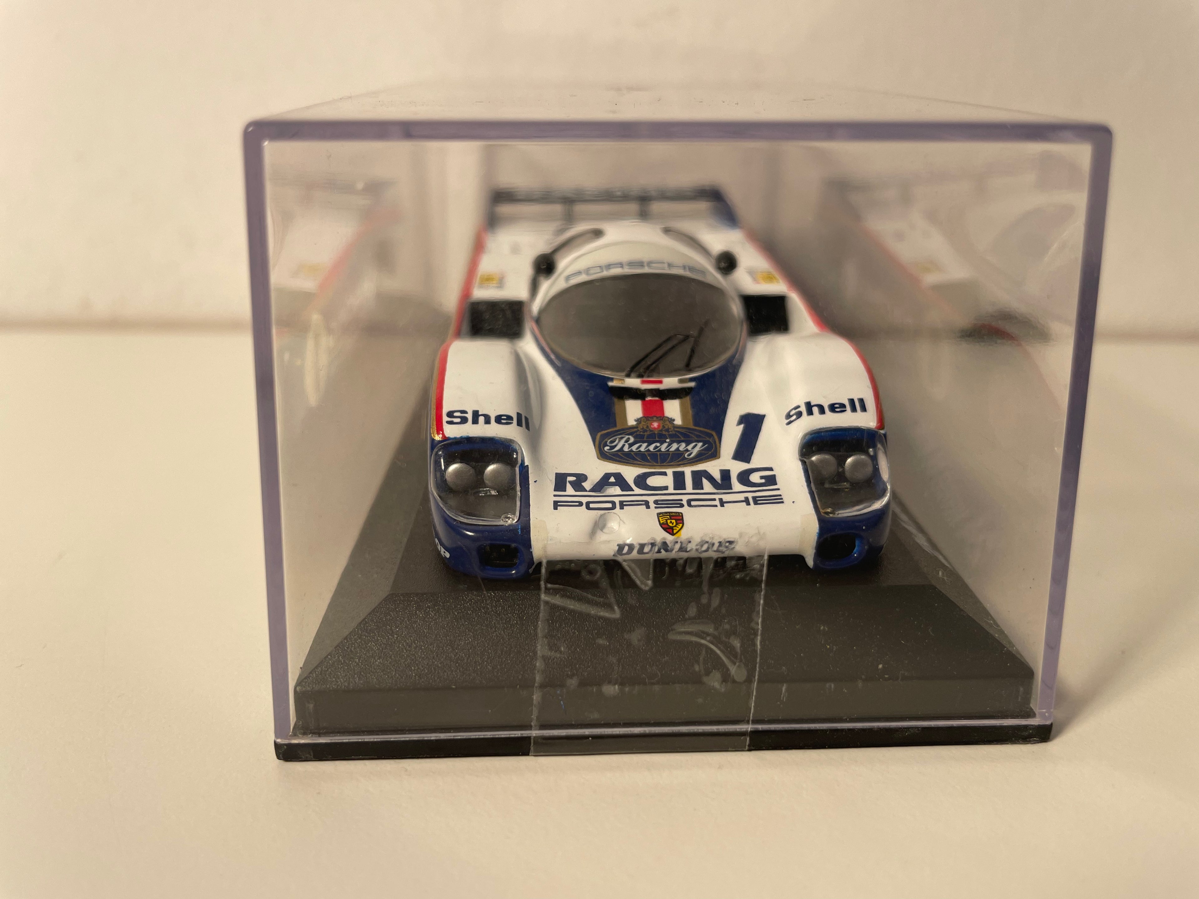 Niebiesko-białe Porsche 956 numer 1 (24-godzinny wyścig Le Mans z 1982 r.)