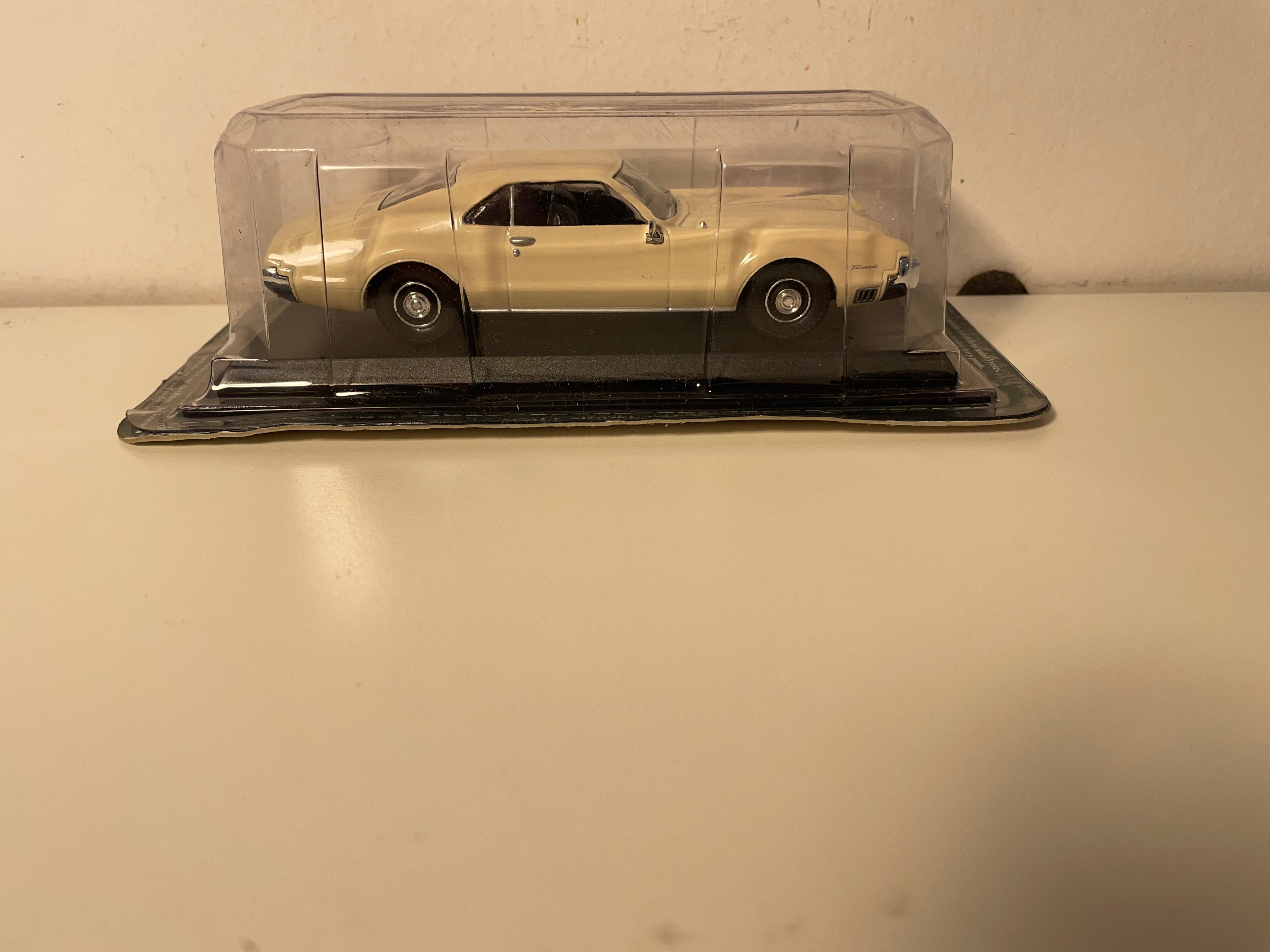 Oldsmobile Toronado beige/marron claire?? (voiture américaine) - Del Prado