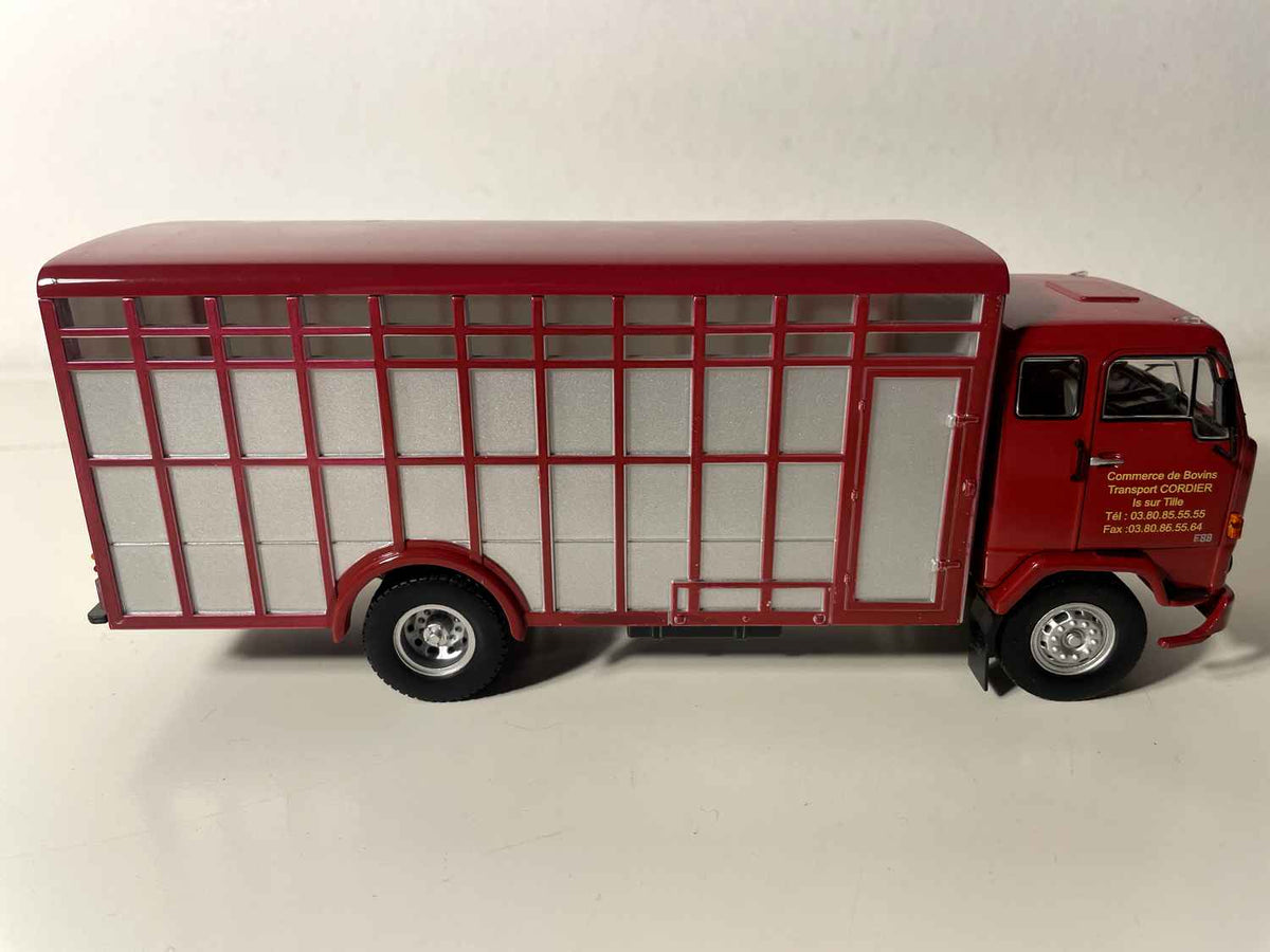 Volvo F88 Fase 2 Rode en Grijze Vee Transportwagen (Transports Cordier)