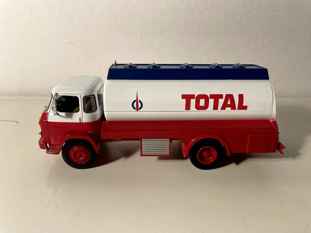 Saviem SM8 Tankwagen Rot und Weiß TOTAL