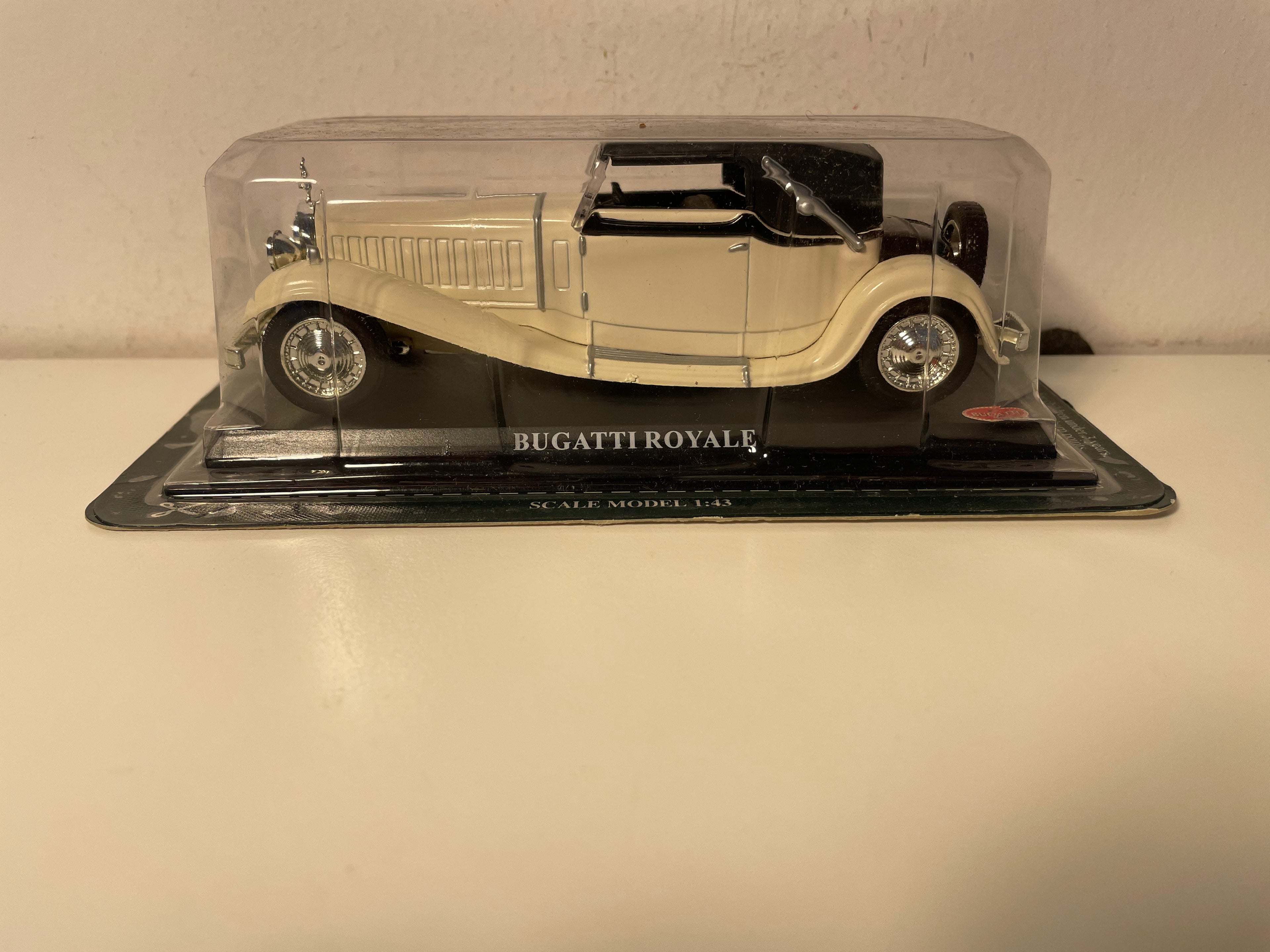 Bugatti royale beige et capote noire - Del Prado