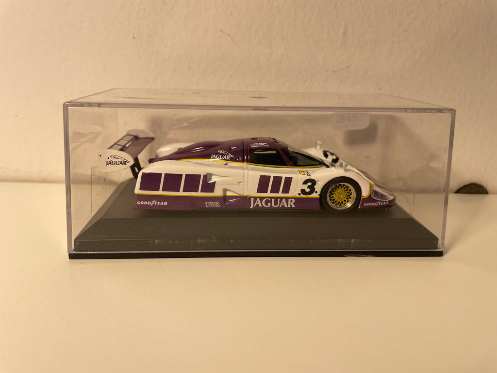Jaguar XJR12 bianca e viola numero 3 (24 Ore di Le Mans 1990)